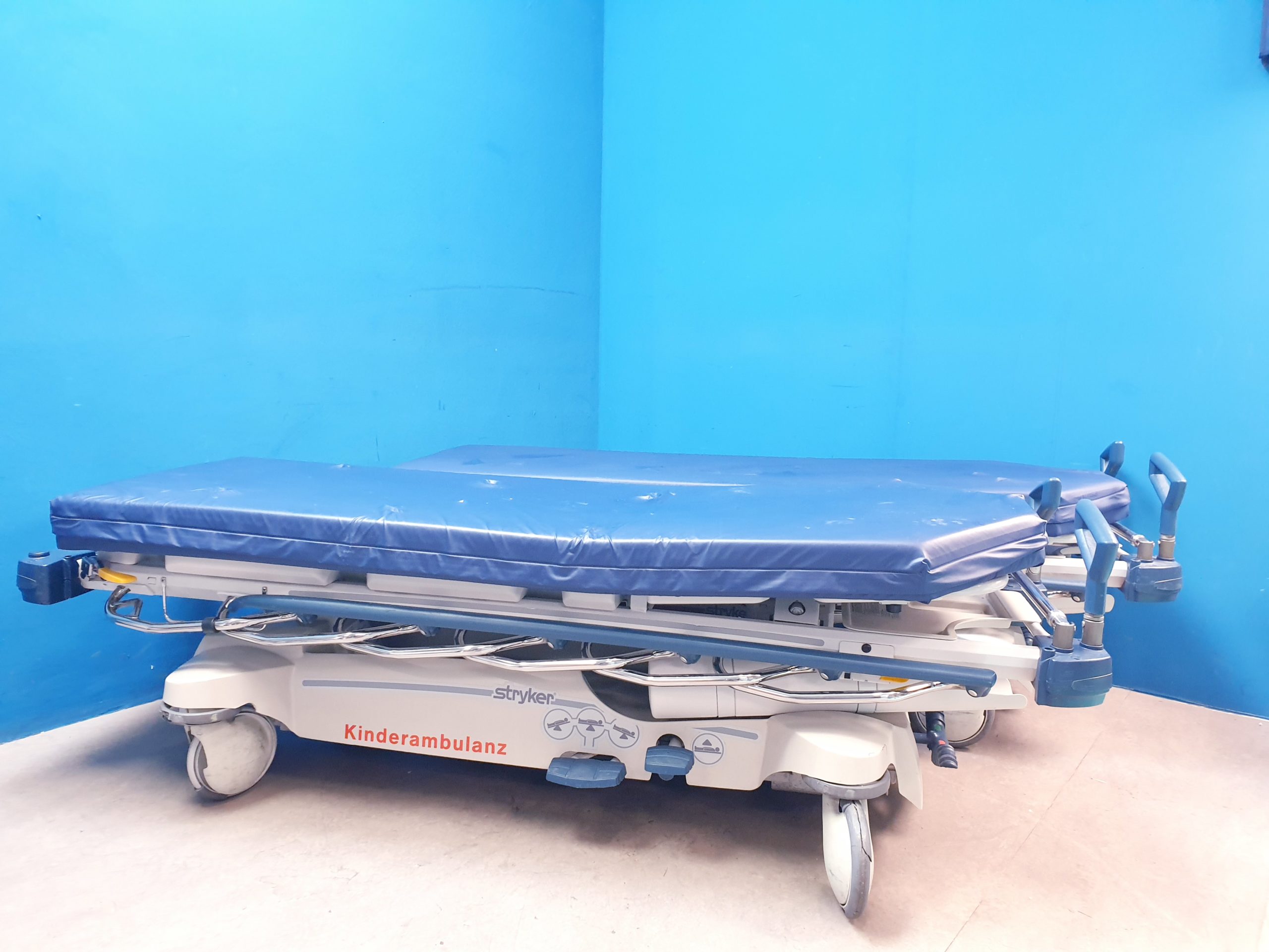 Stryker 1005 M-Series Glideaway Mobile Stretcher — image 1 of 10