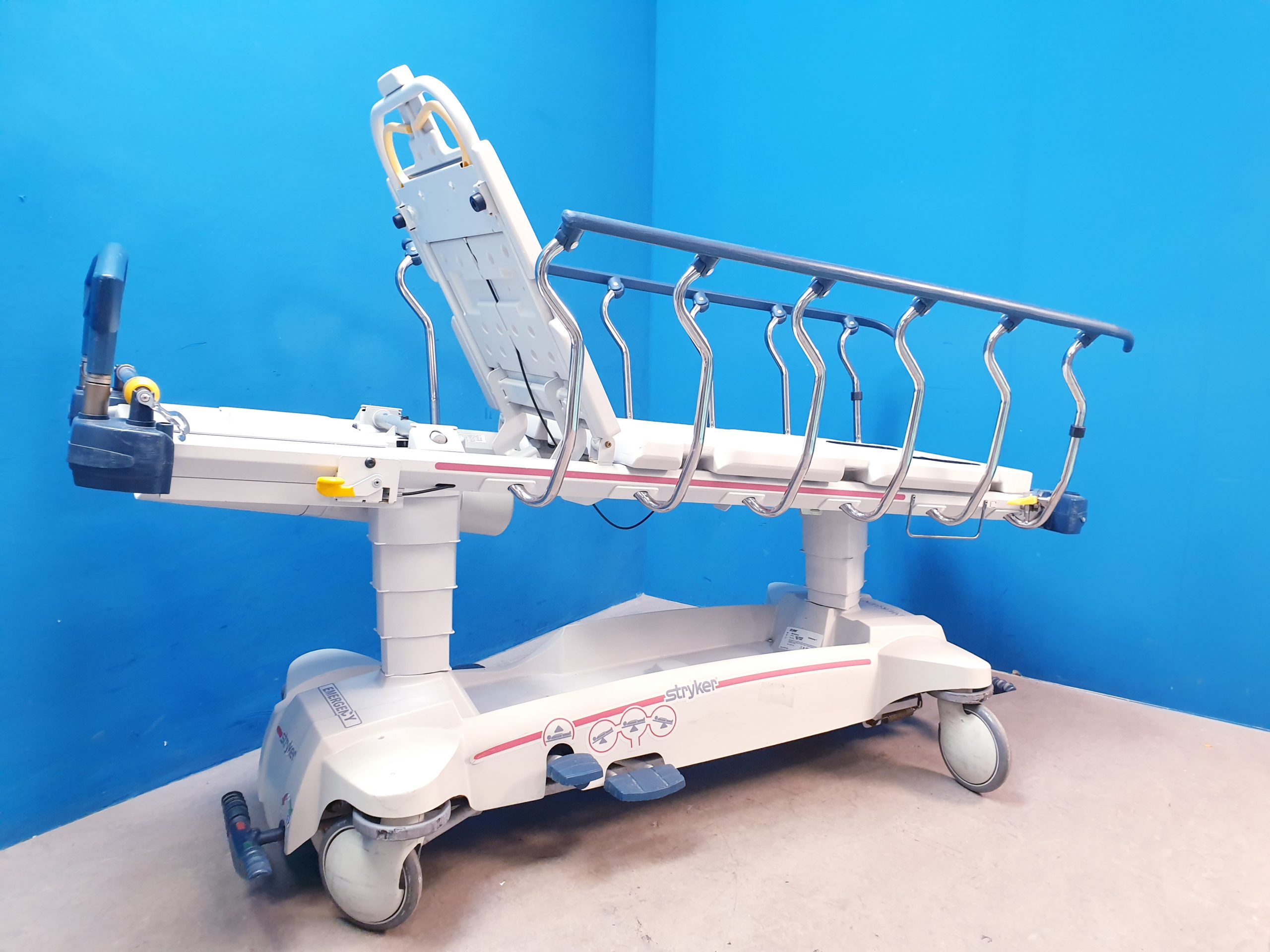 Stryker 1005 M-Series Glideaway Mobile Stretcher thumbnail 3