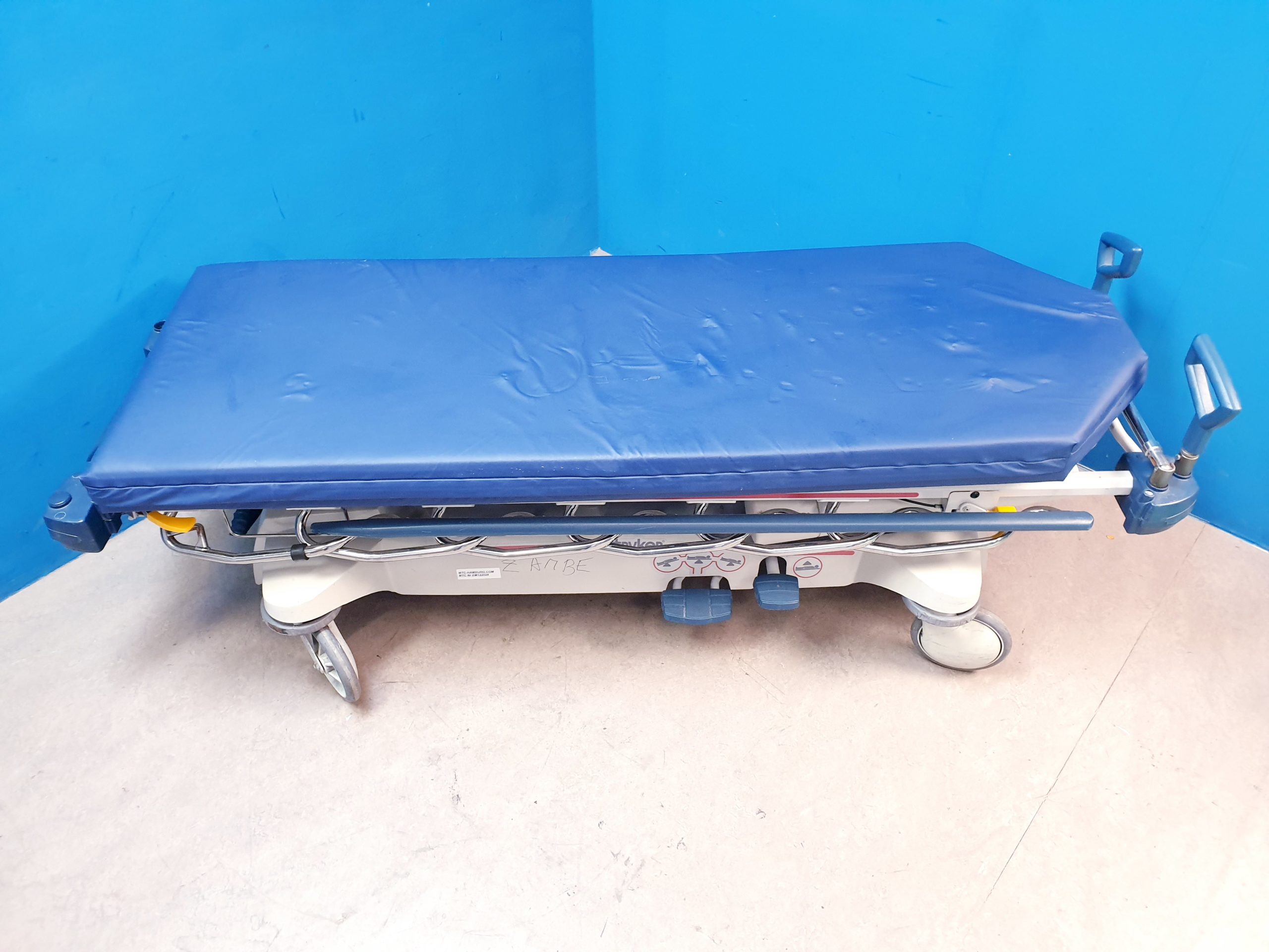 Stryker 1005 M-Series Glideaway Mobile Stretcher thumbnail 8