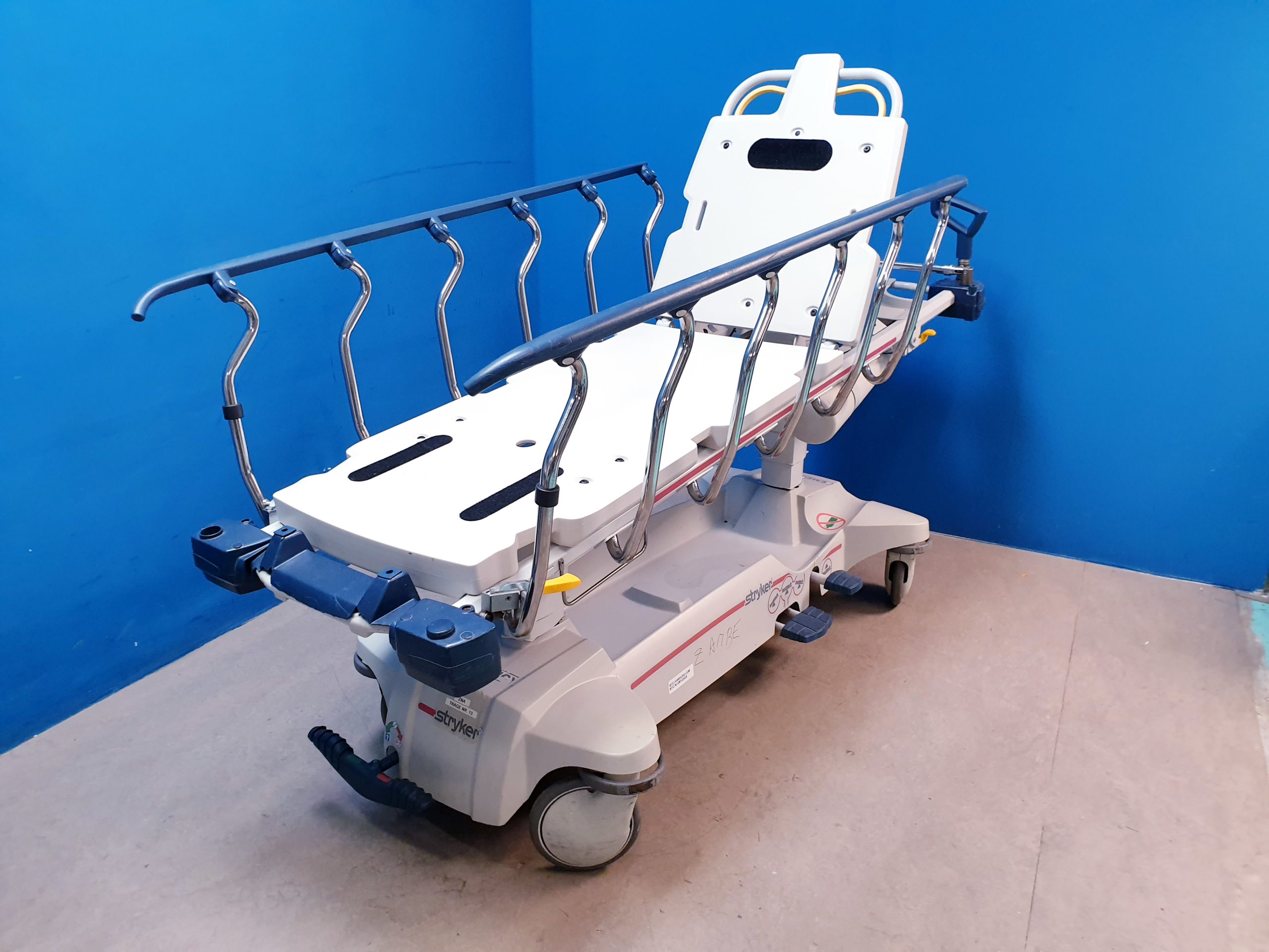 Stryker 1005 M-Series Glideaway Mobile Stretcher thumbnail 9