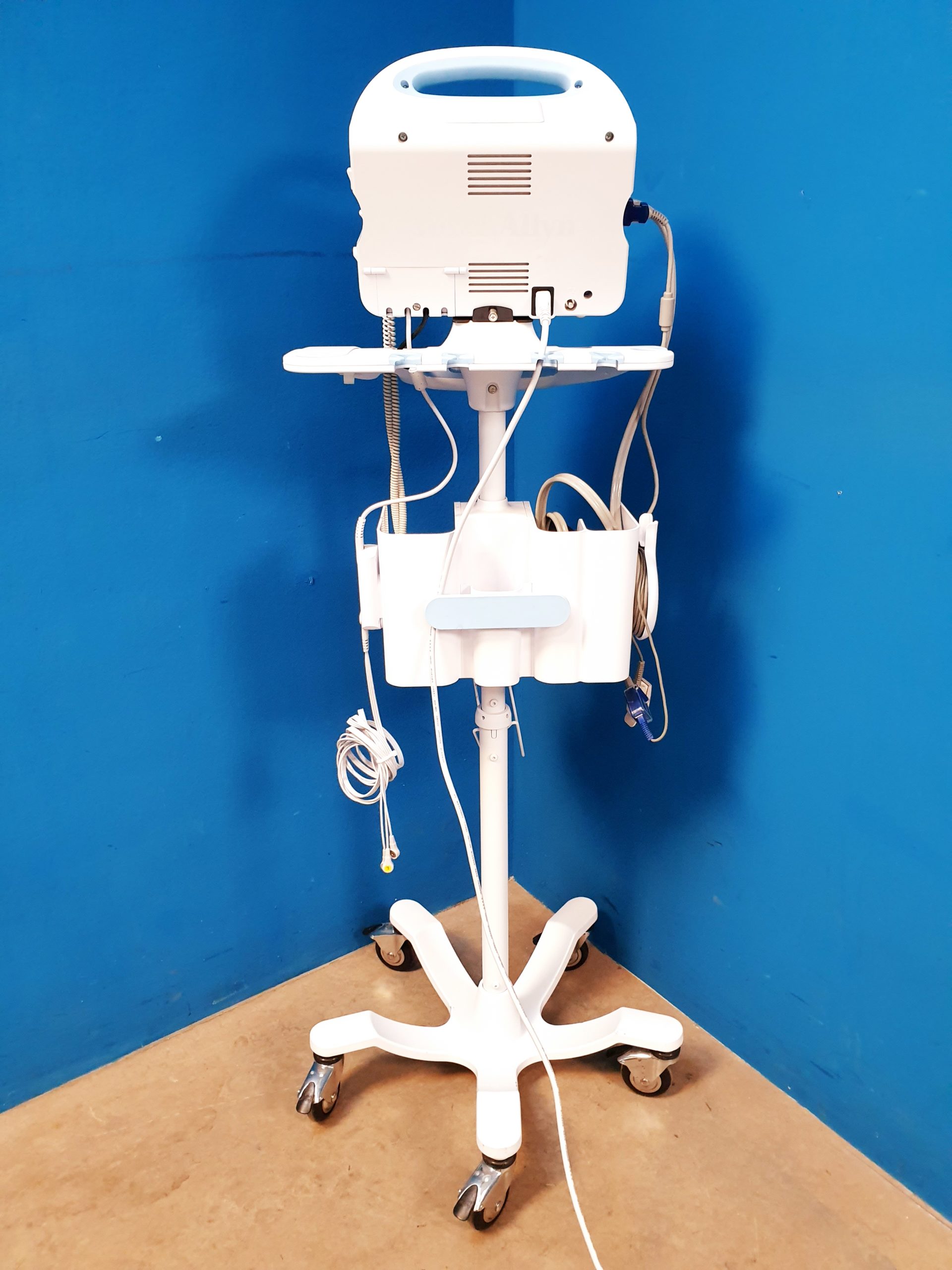 Welch Allyn Vital Signs Monitor 6000 Series NIBP SPO2 EKG UND TEMP thumbnail 9