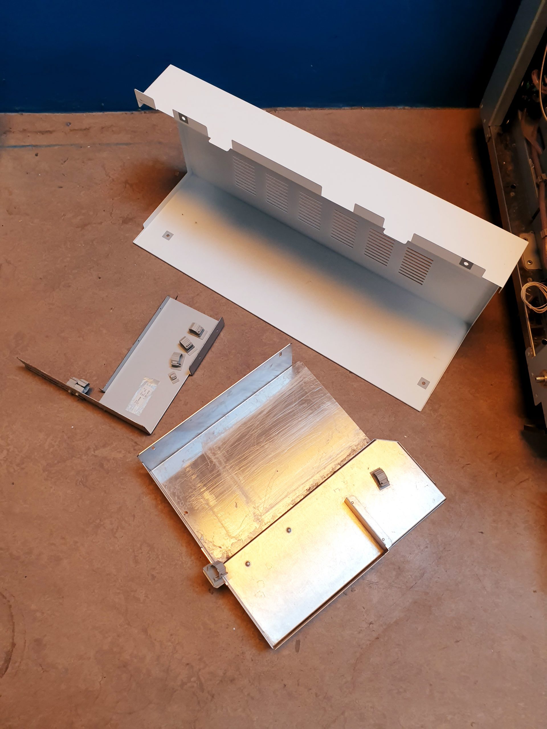Roche Cobas 6000 Chemieanalysator mit cobas 501s c E Extension Iwaki magnet pump thumbnail 9