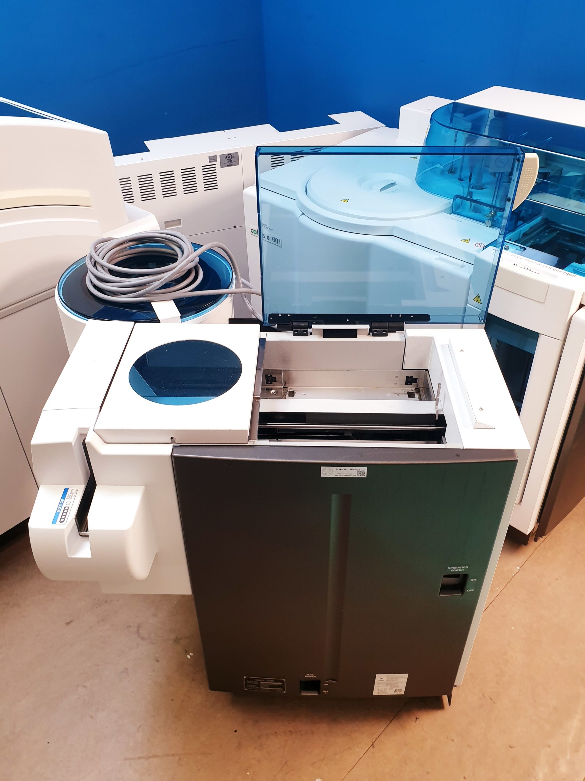 Roche Cobas 6000 Chemieanalysator mit cobas 501s c E Extension Iwaki magnet pump thumbnail 15