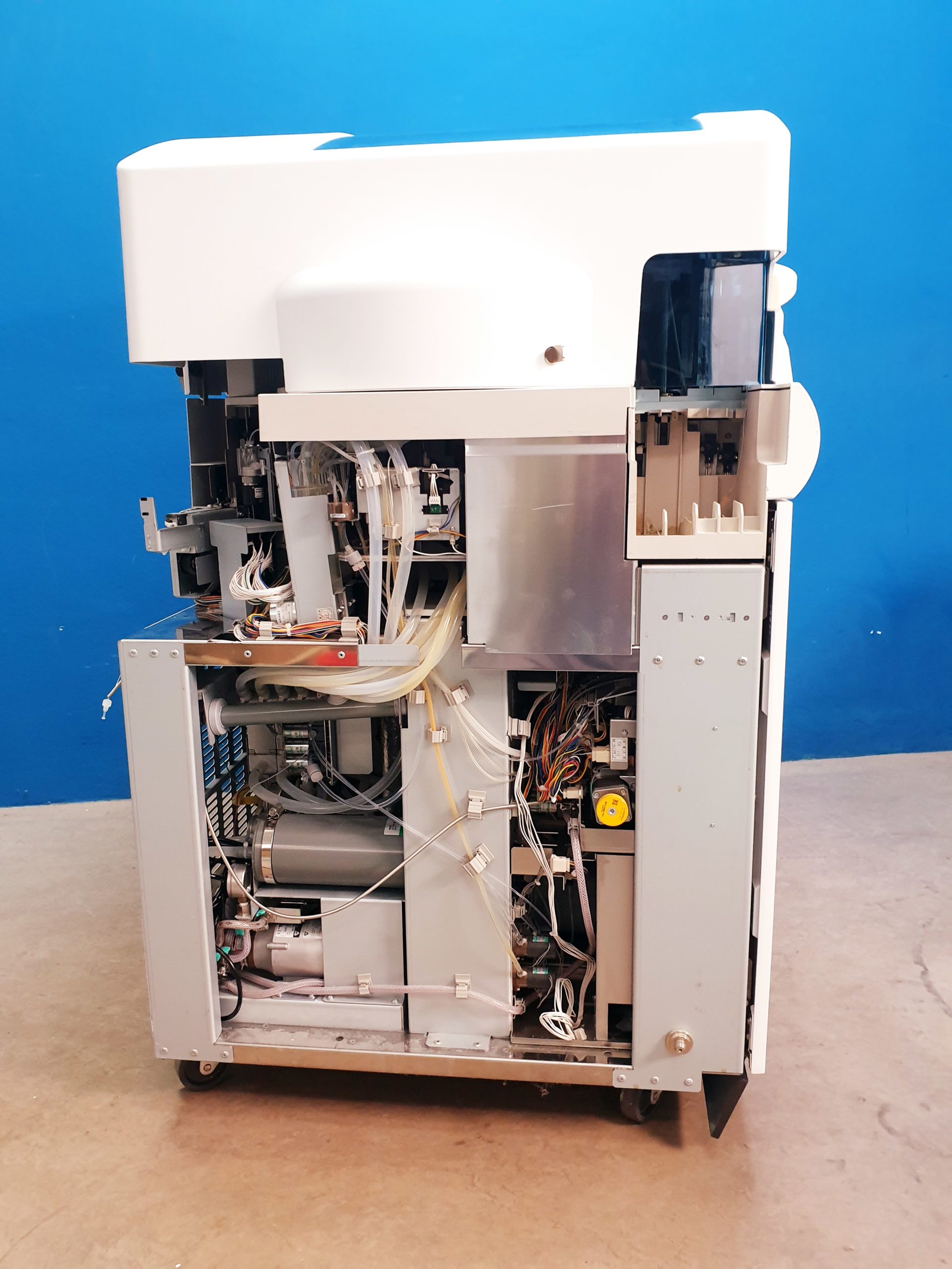 Roche Cobas 6000 Chemieanalysator mit cobas 501s c E Extension Iwaki magnet pump thumbnail 27