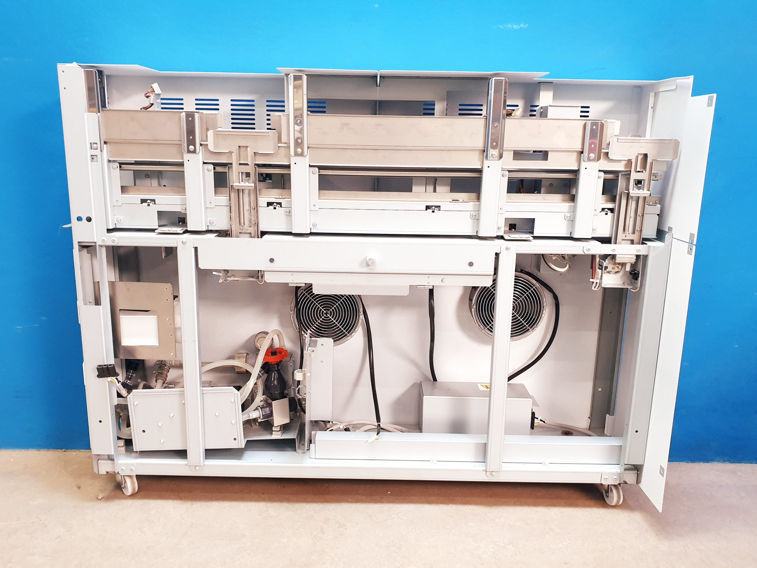 Roche Cobas 6000 Chemieanalysator mit cobas 501s c E Extension Iwaki magnet pump thumbnail 31