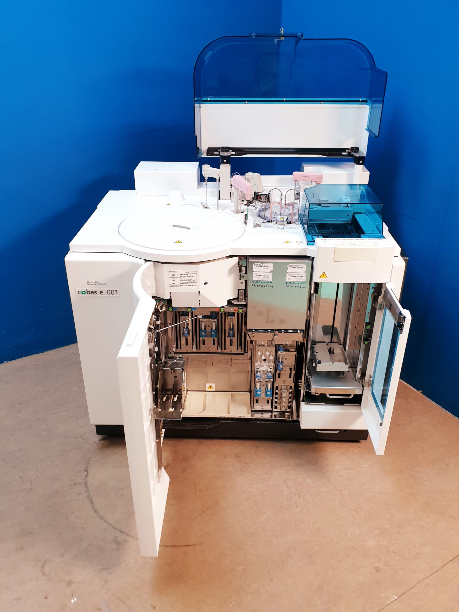 Roche Cobas 6000 Chemieanalysator mit cobas 501s c E Extension Iwaki magnet pump thumbnail 34