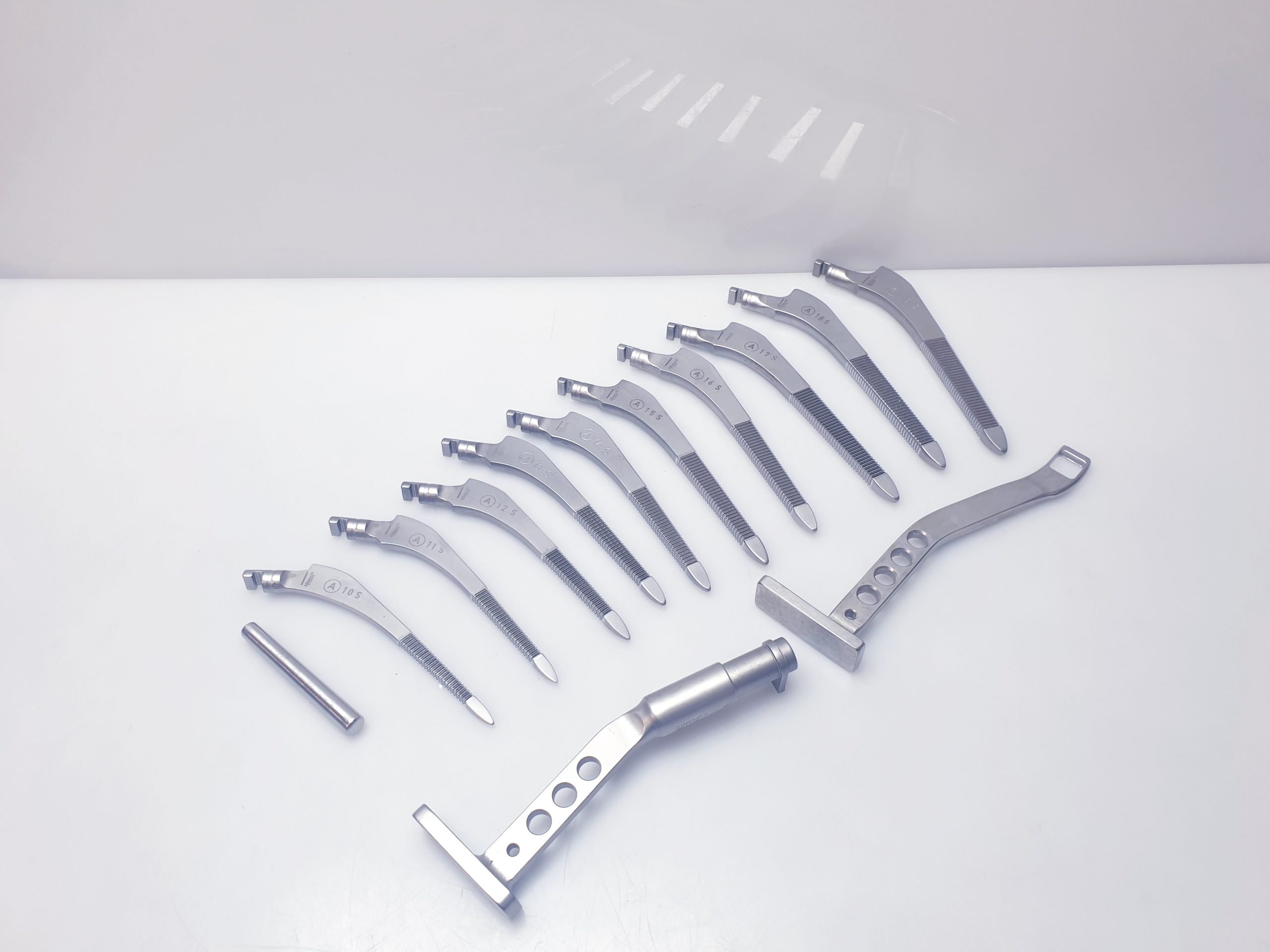 Aesculap ND017R – NG669R – NG660R – NG661R – NG662R – NG663R … NG668R – ND760 Op Besteck — image 1 of 29