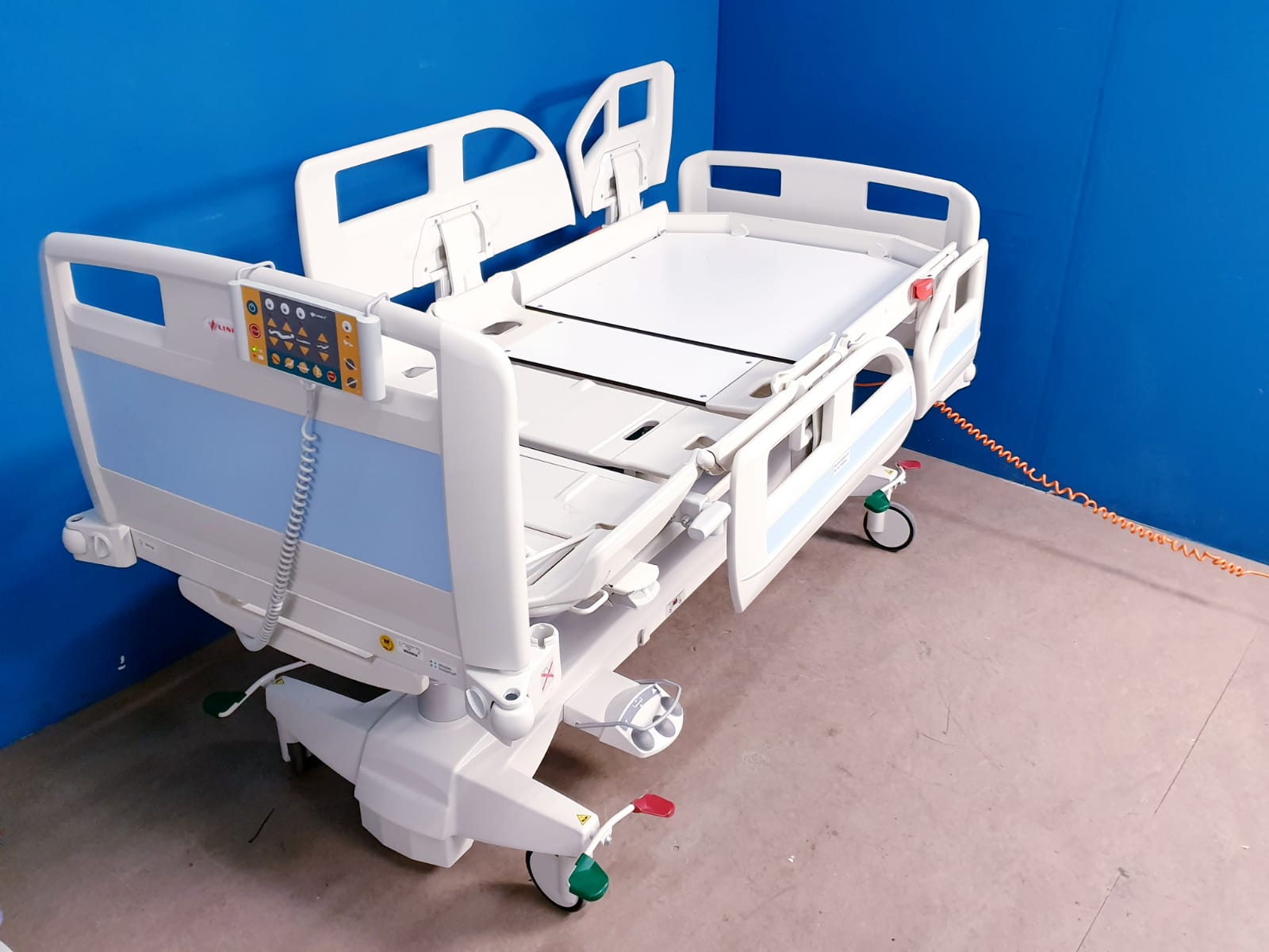 Linet PB4302M Pflegebett – Intensivbett thumbnail 2