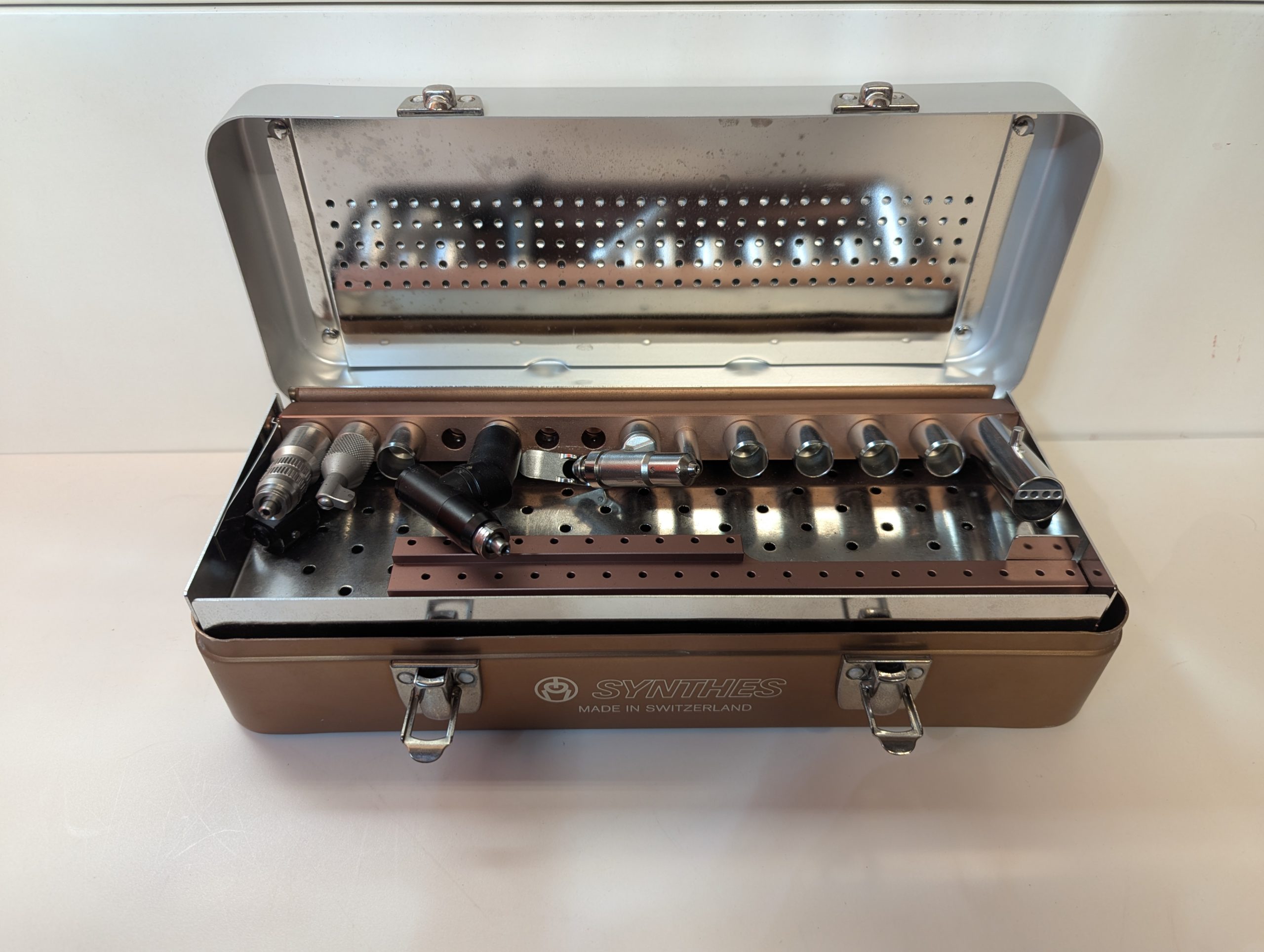 Synthes Swiss 512.510, Swiss 512.430 Swiss Synthes MicroDrive plus Swiss 512.700 Swiss 512.220 Swiss 512.105 — image 1 of 15