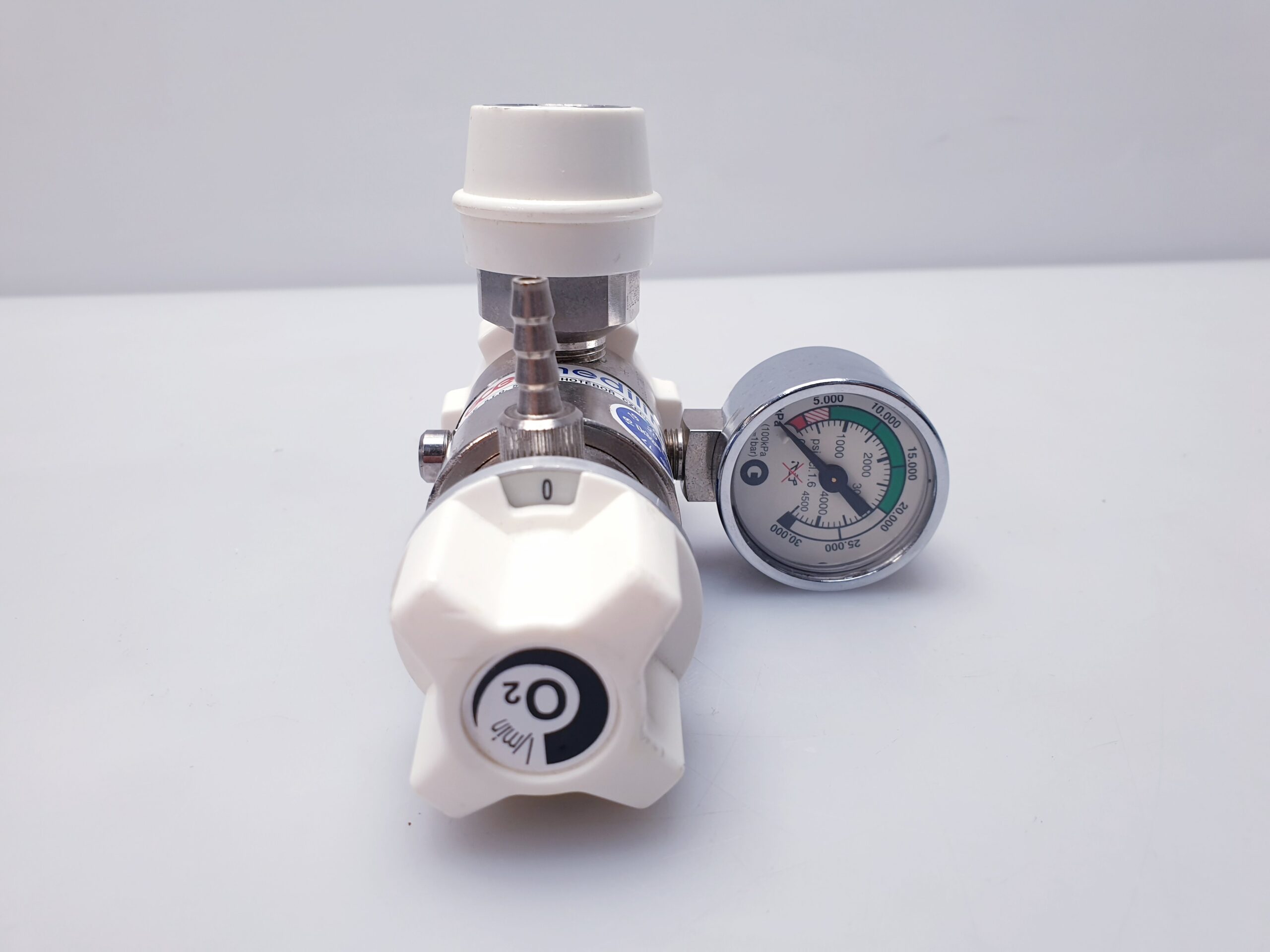 Dräger Alduk III Kompakter O2-Druckminderer für Transportbeatmung — image 1 of 7