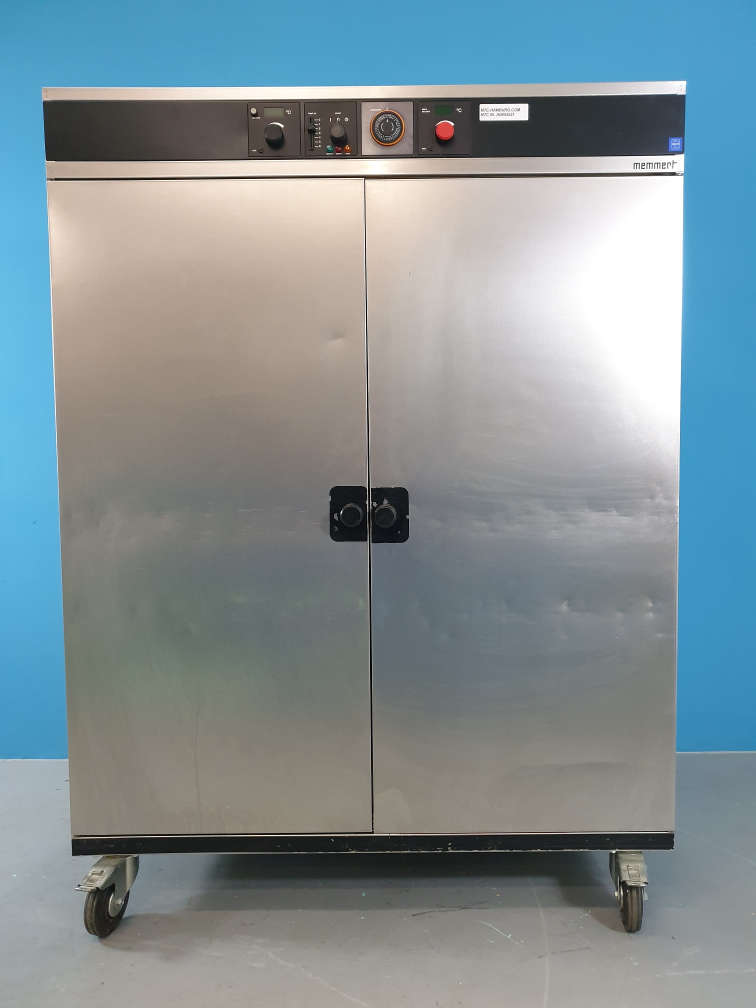 Memmert ULE 800 // ULE800 Wärmeschrank Trockenschrank bis 220°C 380V — image 1 of 8