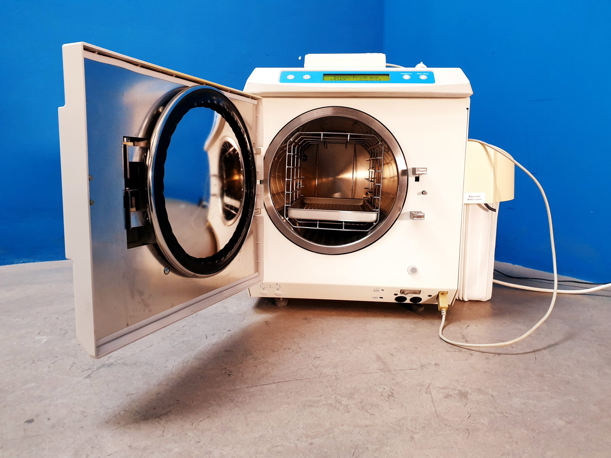 Melag Vacuklav 24 B / 24B Sterilisator // B-Klasse, EN 13060. — image 1 of 8