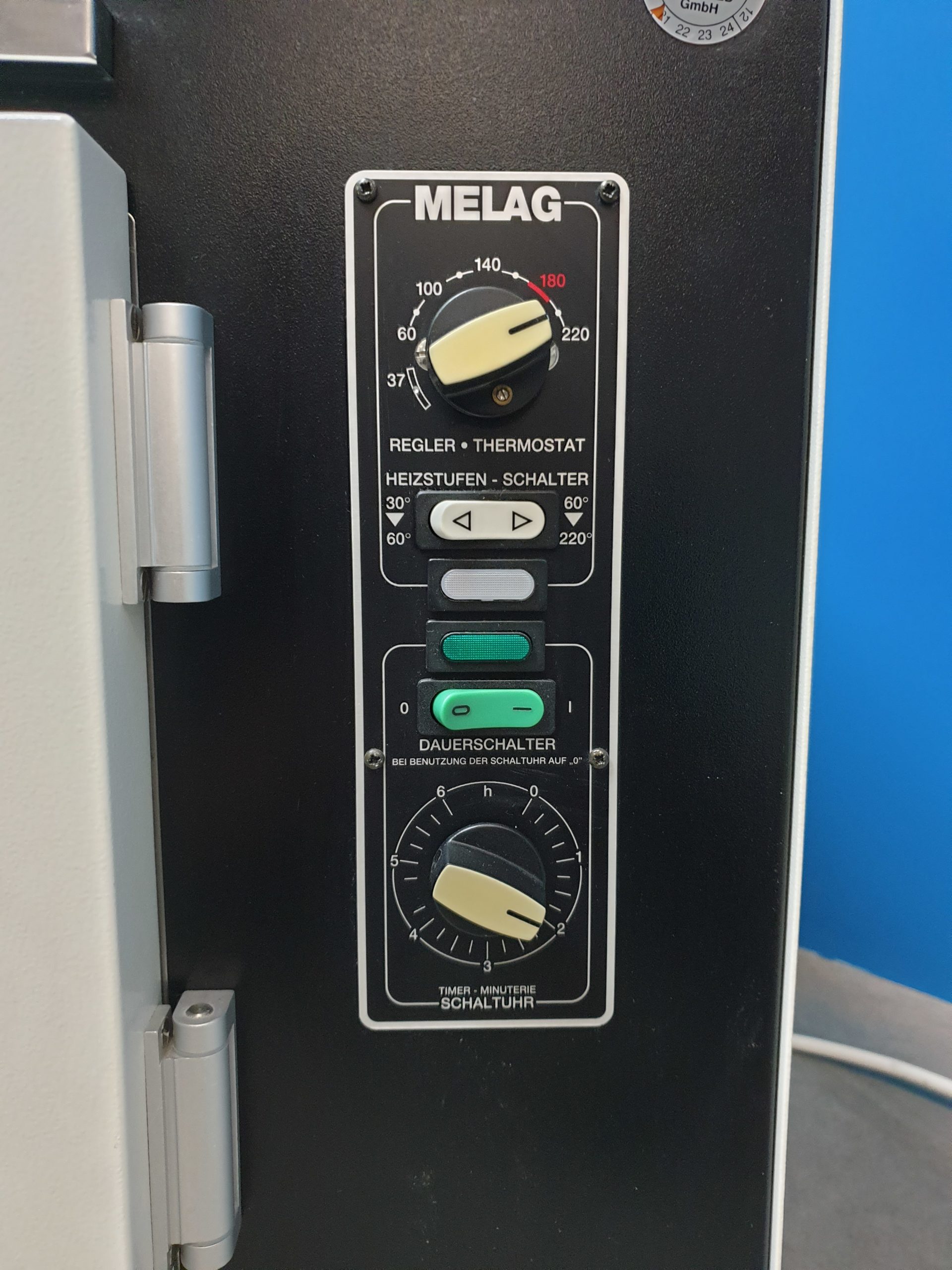 Melag 305 Heissluftsterilisator / Sterilisator 1416 Watt mit 02 Tabletts — image 1 of 7