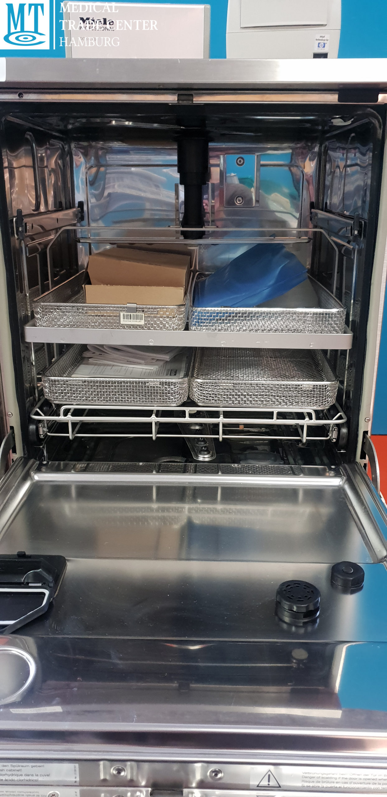 Miele G7892 // G 7892 Desinfektionsautomat, Thermodesinfektor mit G7895 Aqua Purificator — image 1 of 1