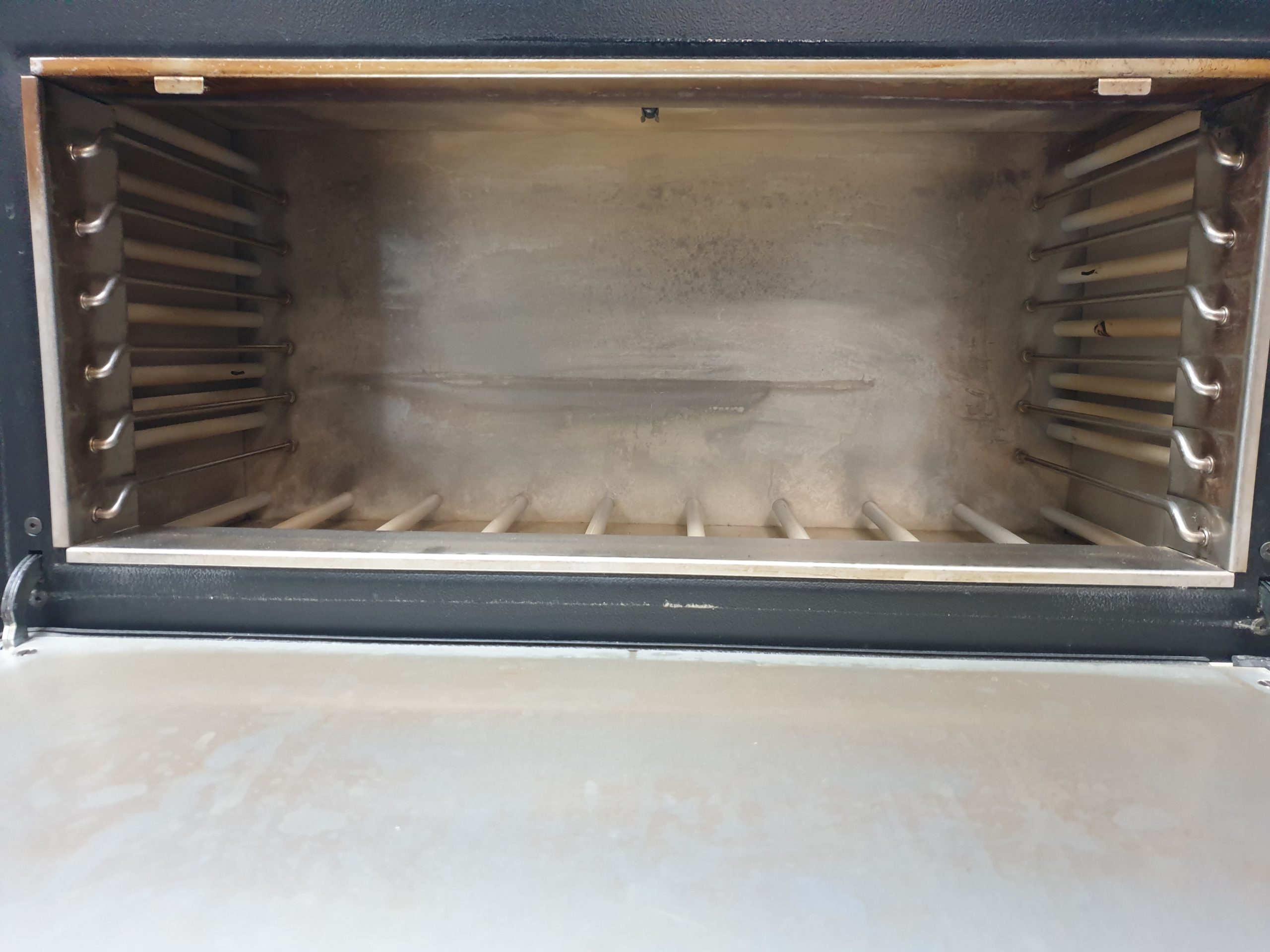 Melag 251 Heißluftsterilisator , 1090 Watt — image 1 of 6
