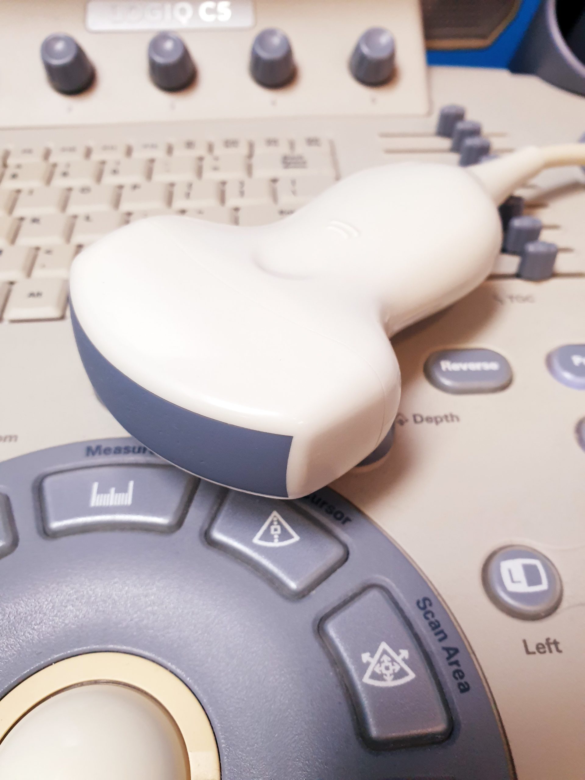 GE Logiq C5 Premium 4C-RS + 7.5L-RS Farbdoppler – Doppler thumbnail 3