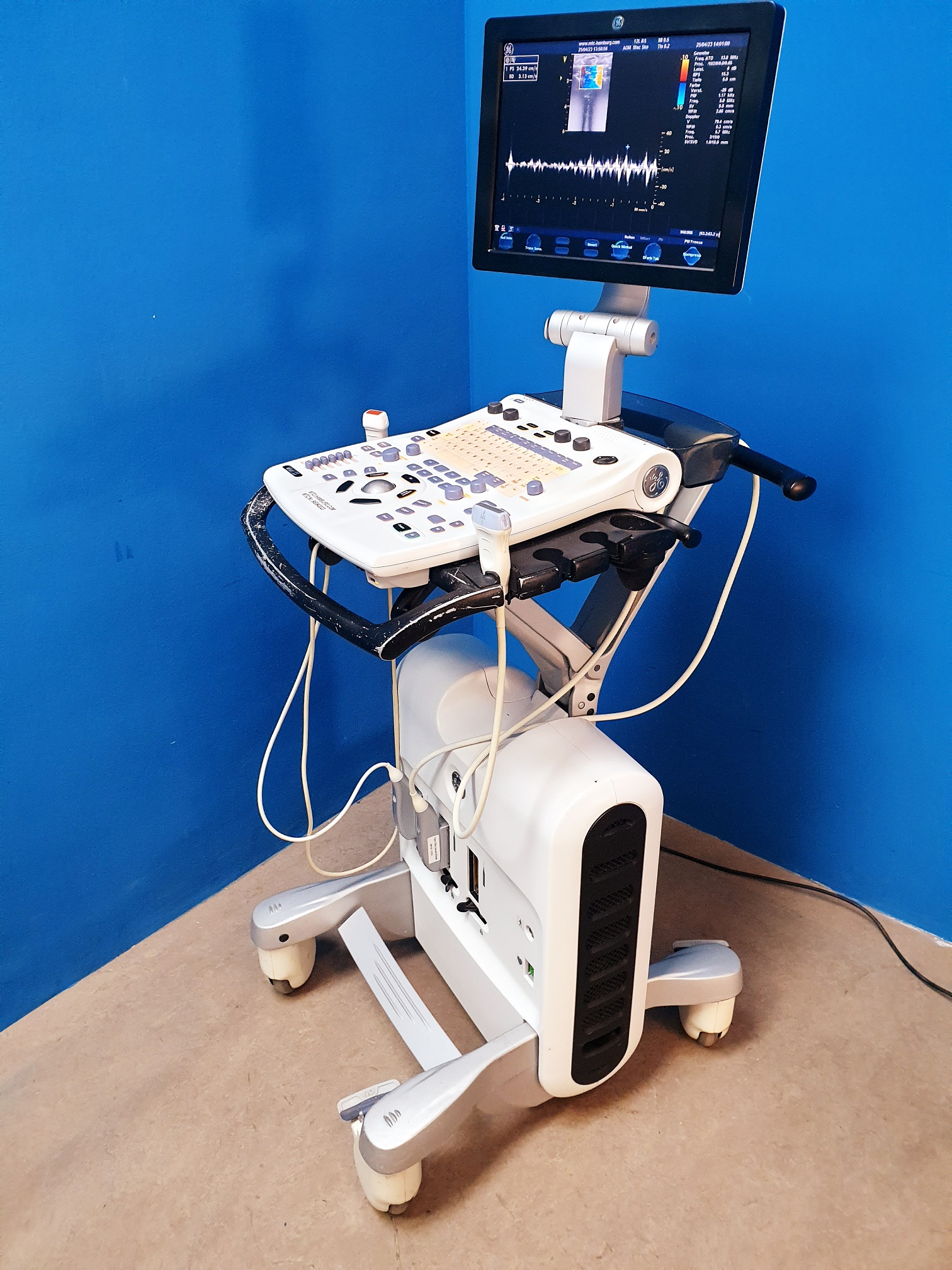 GE Vivid S5 S 5 + 3S-RS + 12L-RS- SW 7.2.2 System S.W 2:0:11 DOM 2008 — image 1 of 16