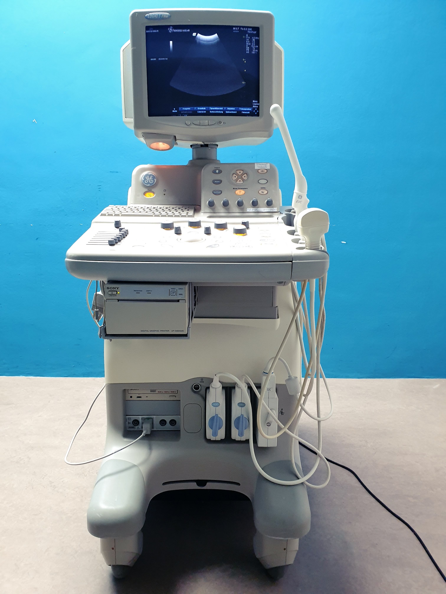 GE Logiq 5 Pro Farbdoppler Ultraschallgerät mit konvex, Linear, Endovaginal und Kardiosonde — image 1 of 16