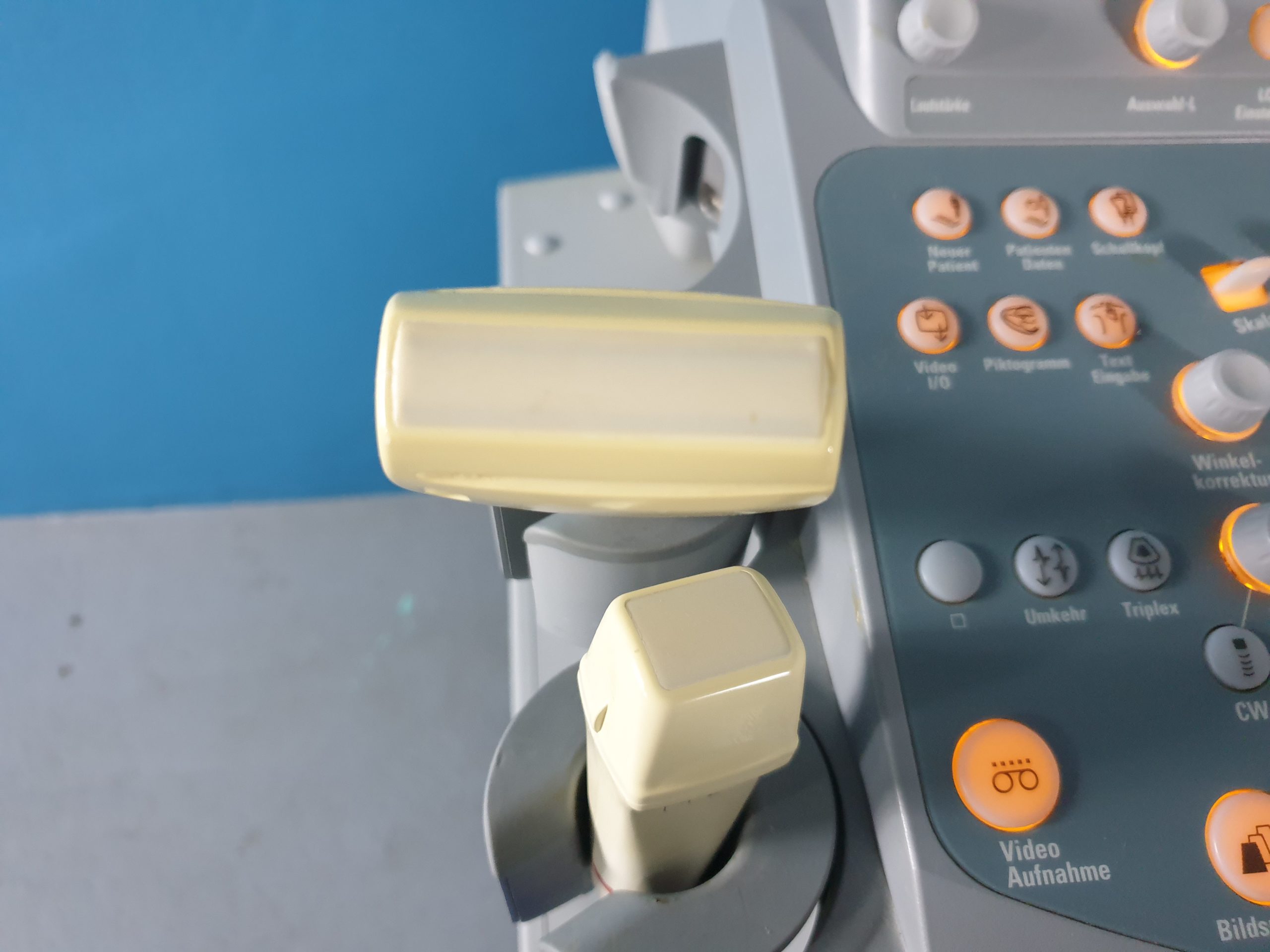 Siemens acuson CV70 // CV 70 C6-2 Konvex + 5.0L45 Linear + P4-2 Echo Kardio DOM 2004 thumbnail 2