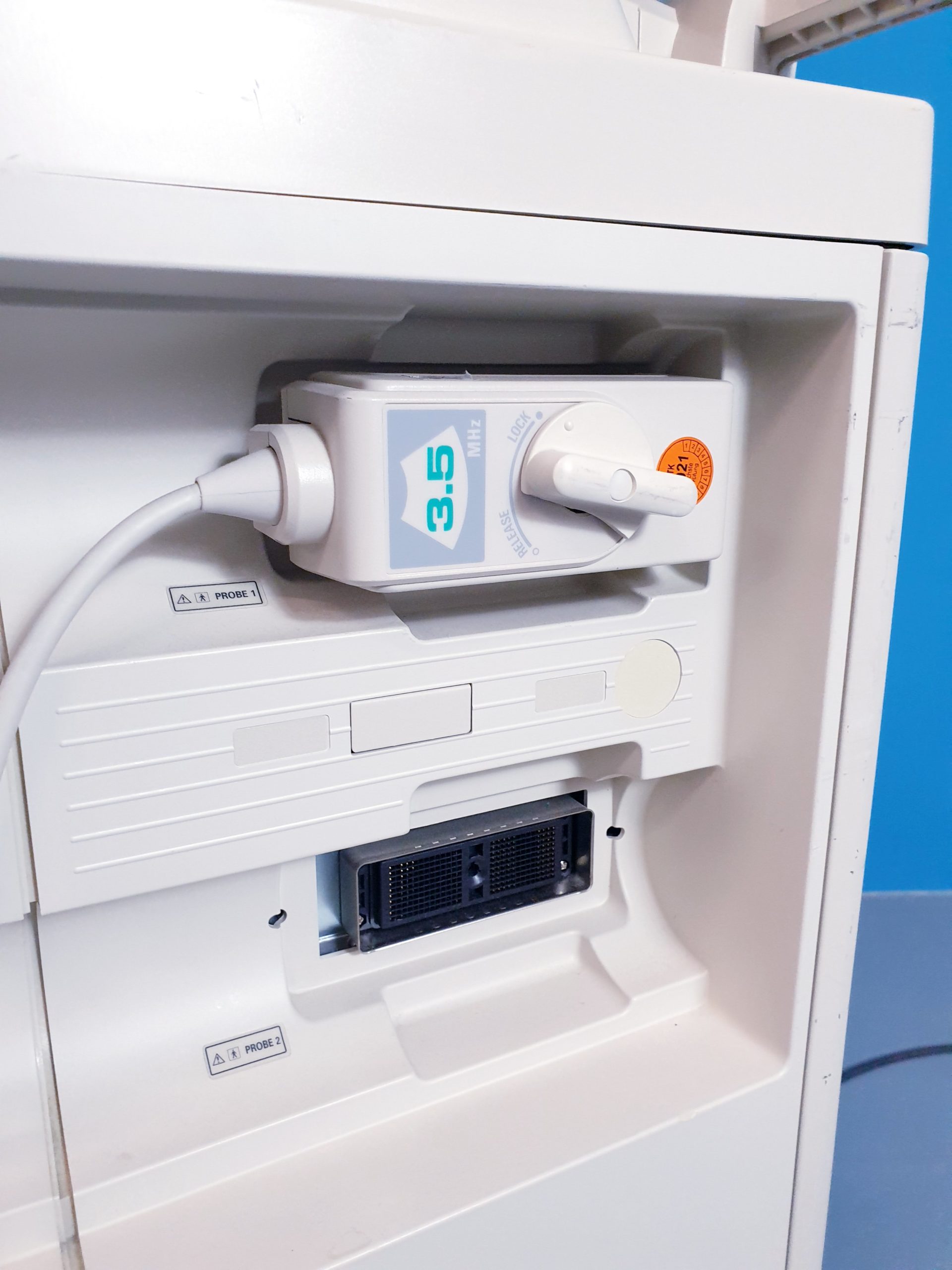 Aloka SSD-1700 DynaView + UST-979-3.5 konvex Sonde Ultraschallgerät — image 1 of 3