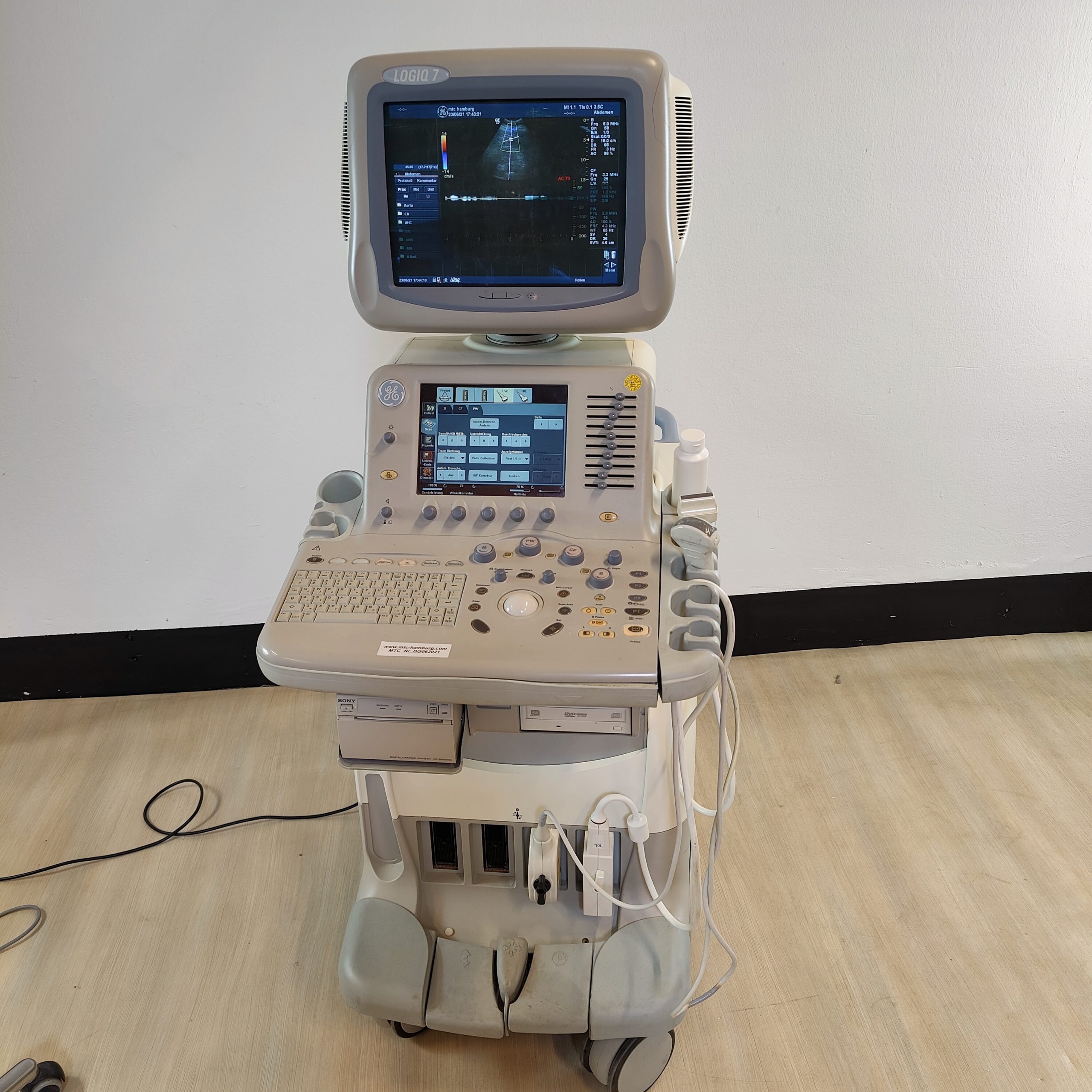 GE Logiq 7 // Logiq7 mit 3.5C konvex Sonde und 10L Linear-Sonde Doppler — image 1 of 6