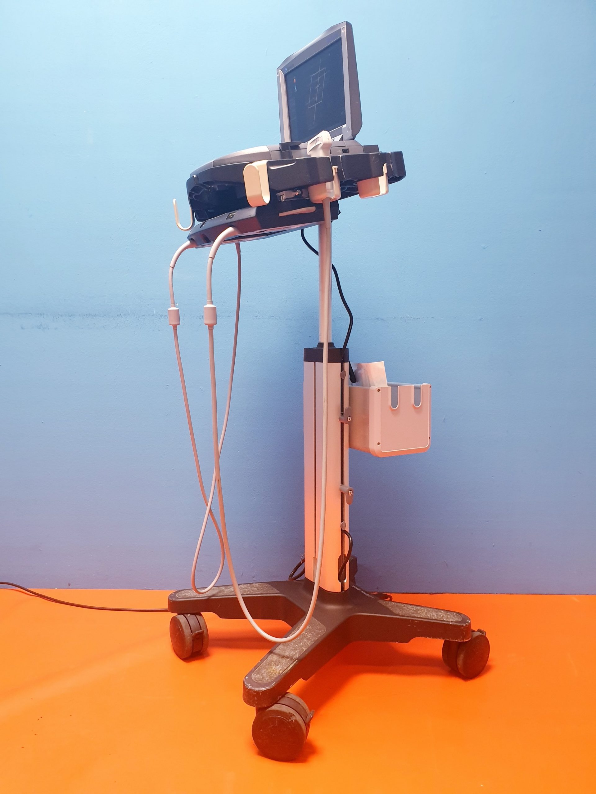 Sonosite M-Turbo Farbdoppler C60x/ 5-2MHz + HFL38X/13-6 & C60x/5-2 thumbnail 2