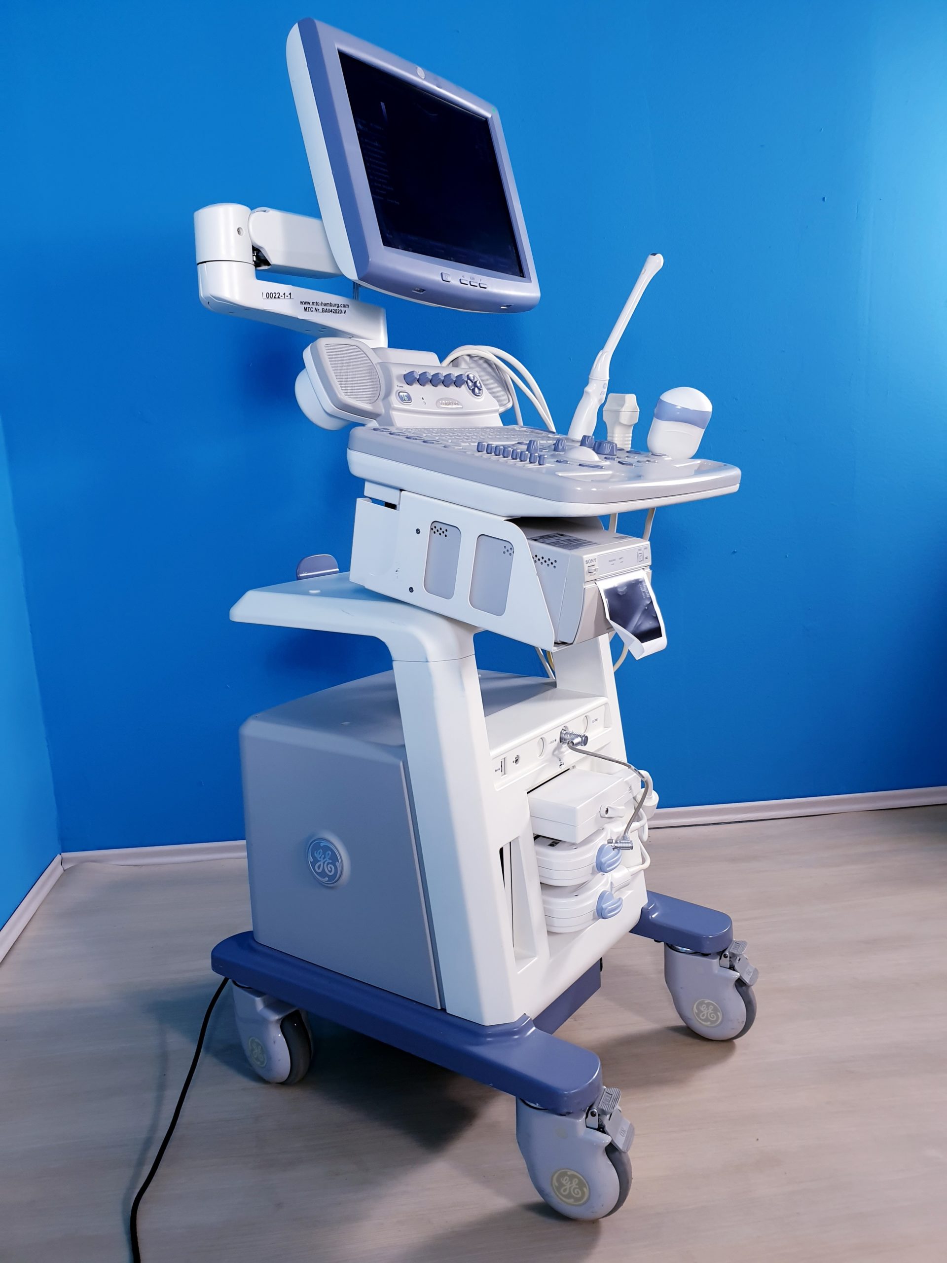 GE LOGIQ P5 Gynäkologie mit 3D/4D Sonde Linear, Endovaginal + Printer BT08 — image 1 of 12