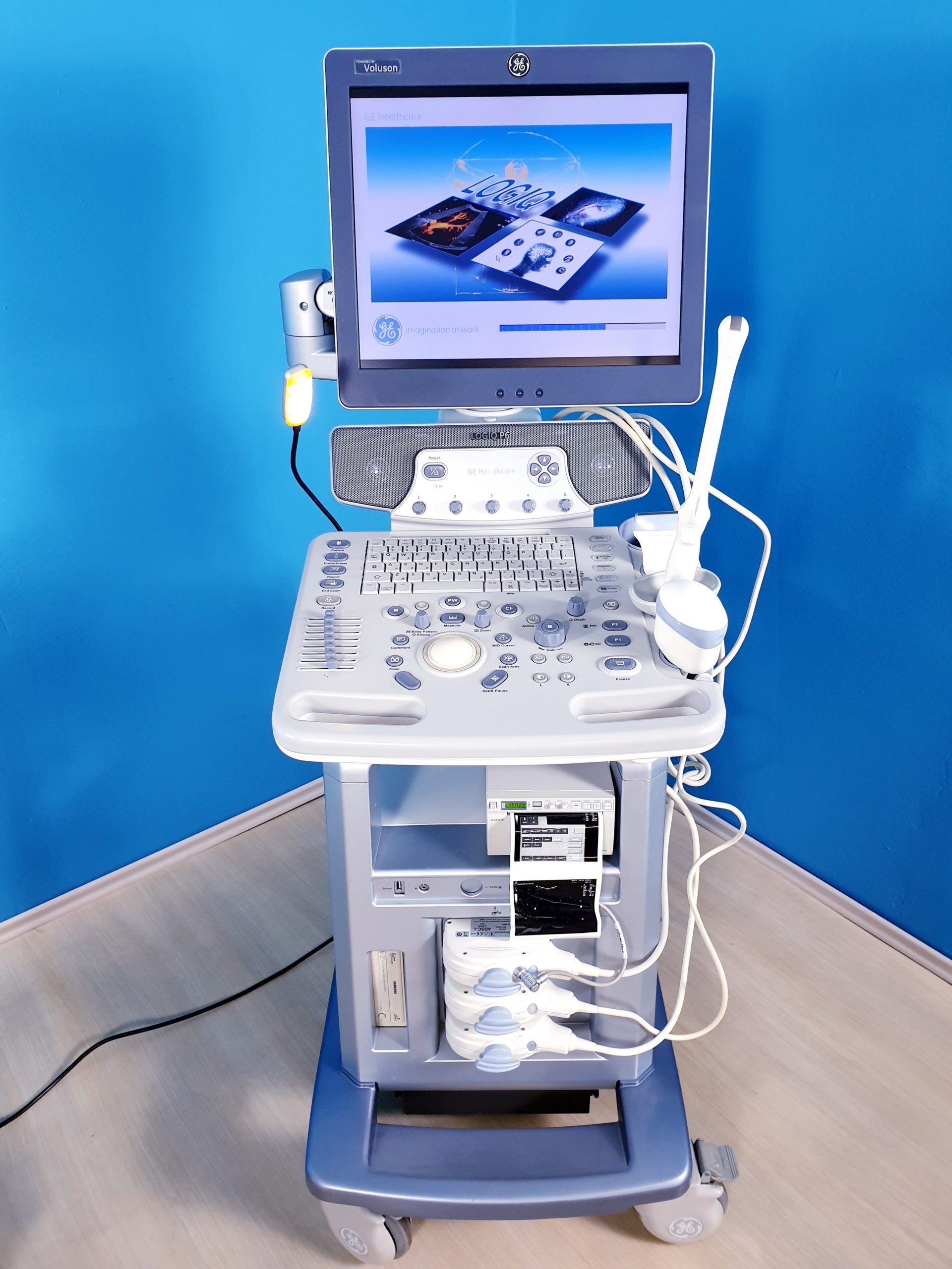 GE Logiq P6 Powered by Voluson Gynäkologie mit 3D/4D Sonde Linear, Endovaginal + Printer — image 1 of 6