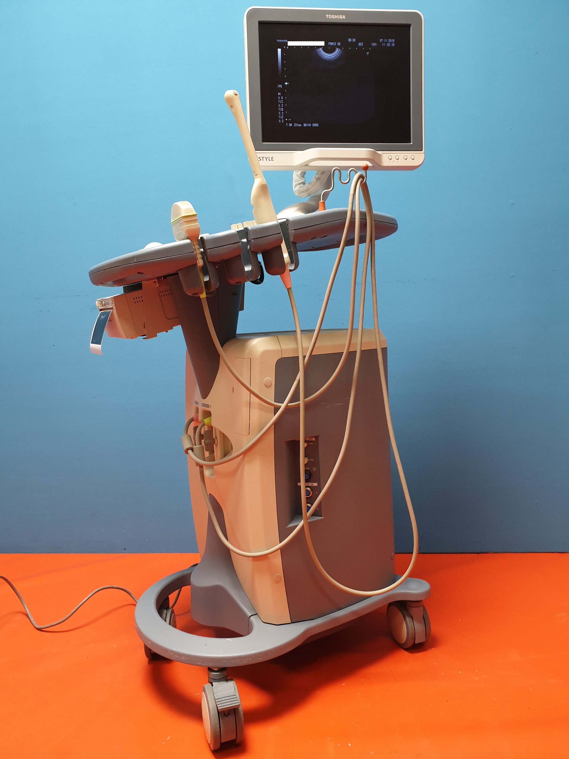 Toshiba FamioXG Ultraschallgerät mit Konvexsonde PVQ- 375A + Endovag.-sonde PVQ-641V & Printer P93 — image 1 of 4