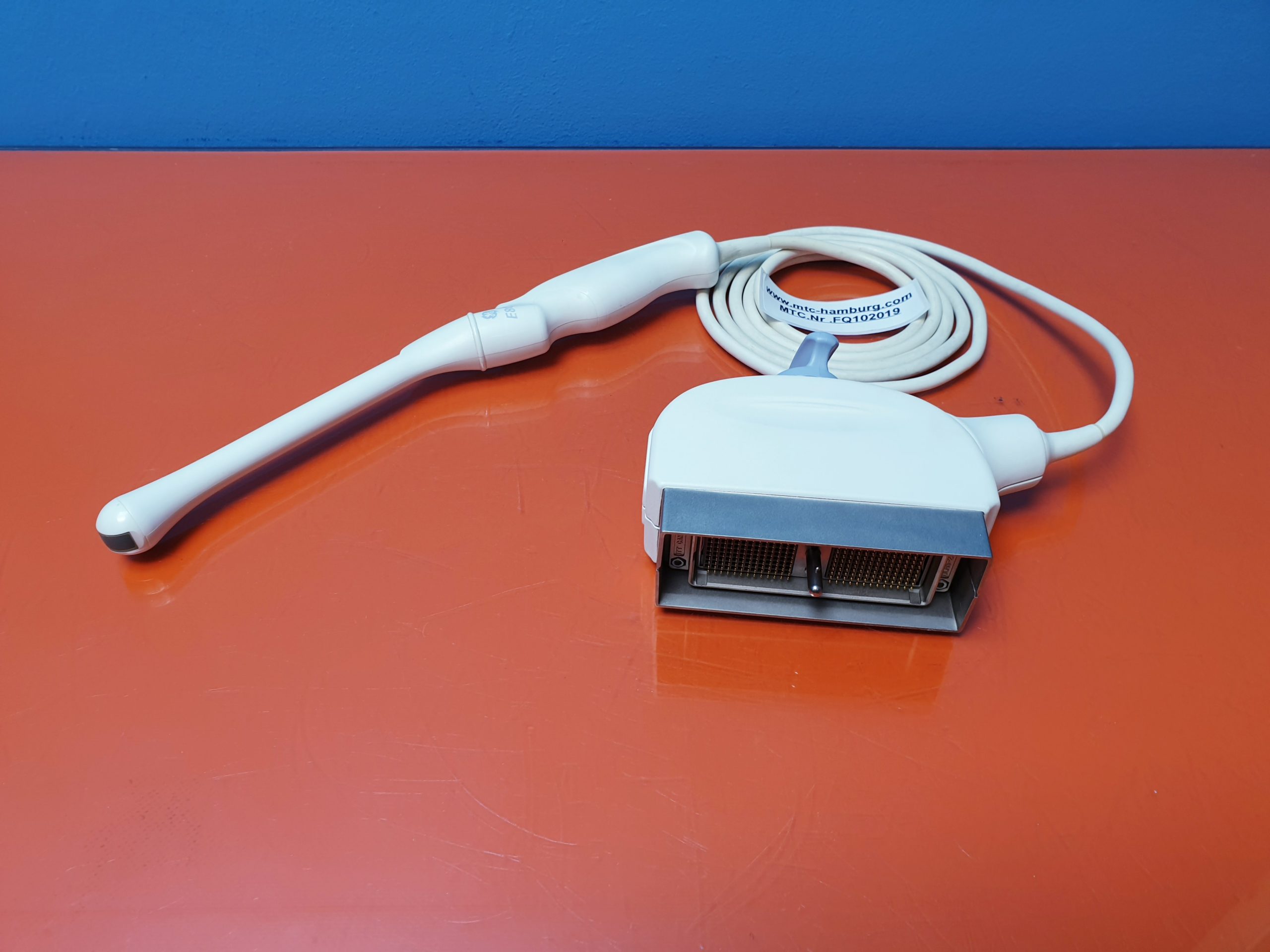 GE E8C Ultrasound Transducer Endovagibnale Sonde — image 1 of 4