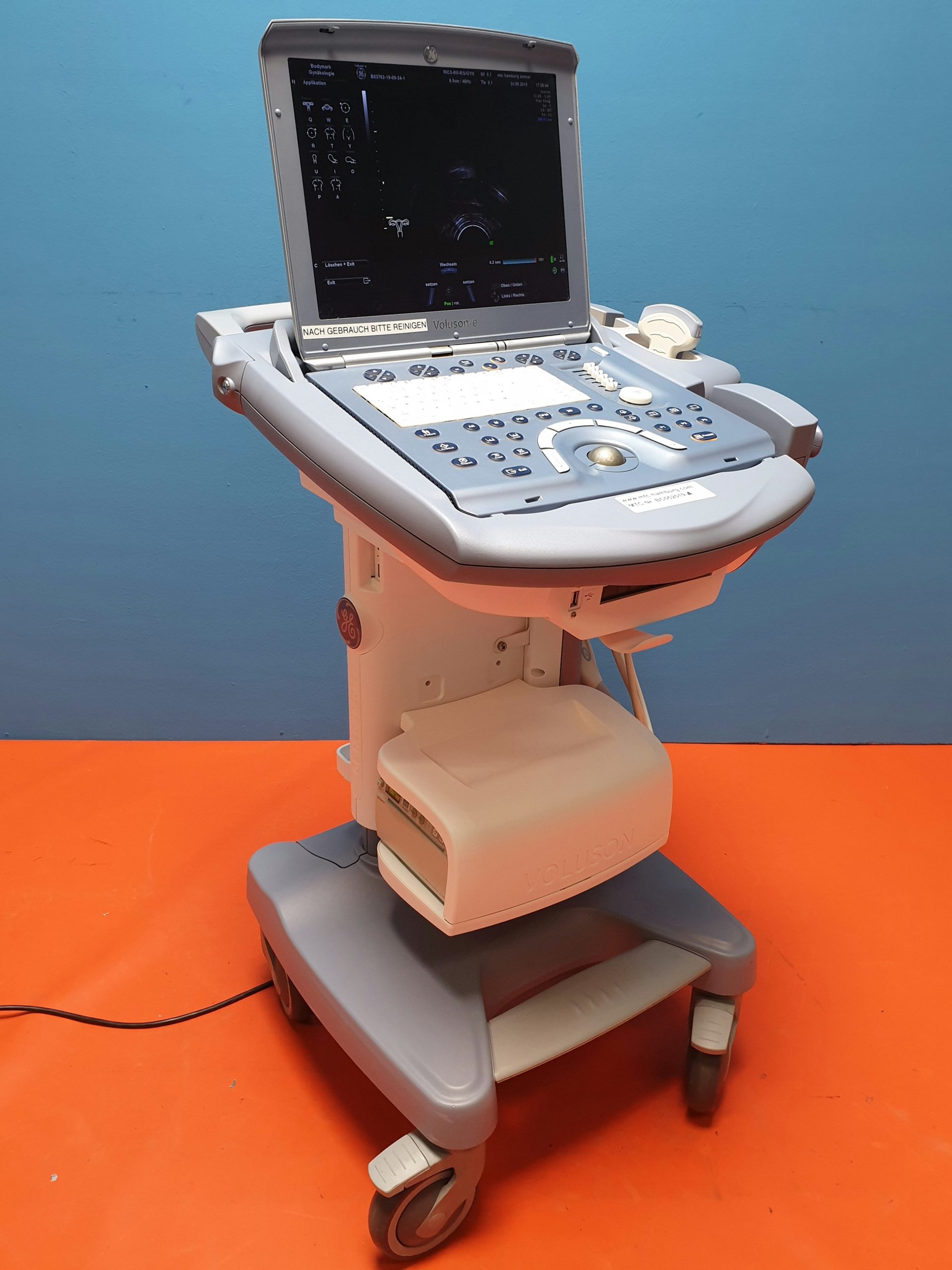 GE Voluson e Ultraschalldiagnosegerät // Ultraschallgerät mit Konvex und Endovaginale // Vaginale Sonde — image 1 of 4
