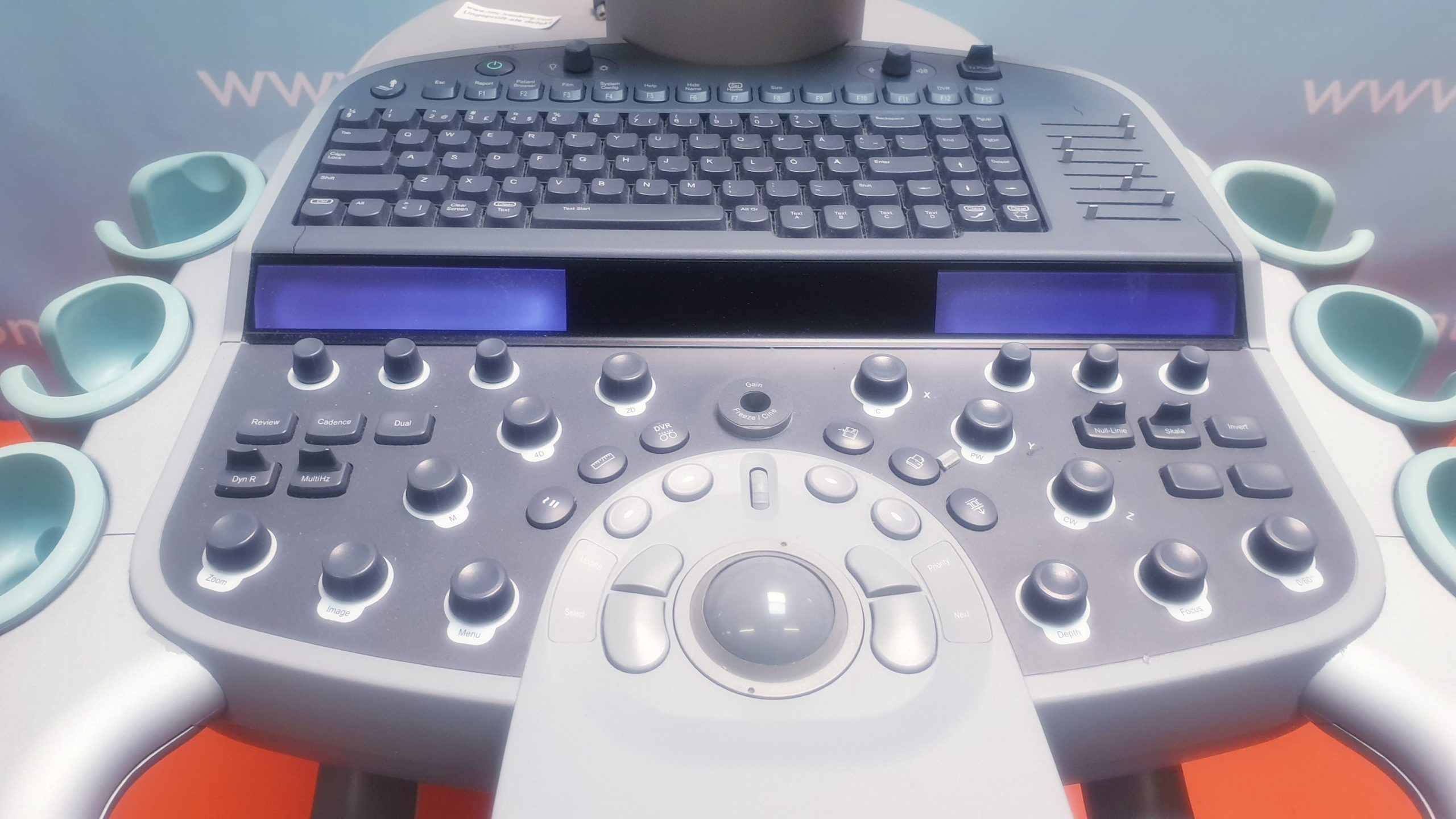 Siemens Acuson S2000 // S 2000 Farbdoppler Ultraschallgerät — image 1 of 2