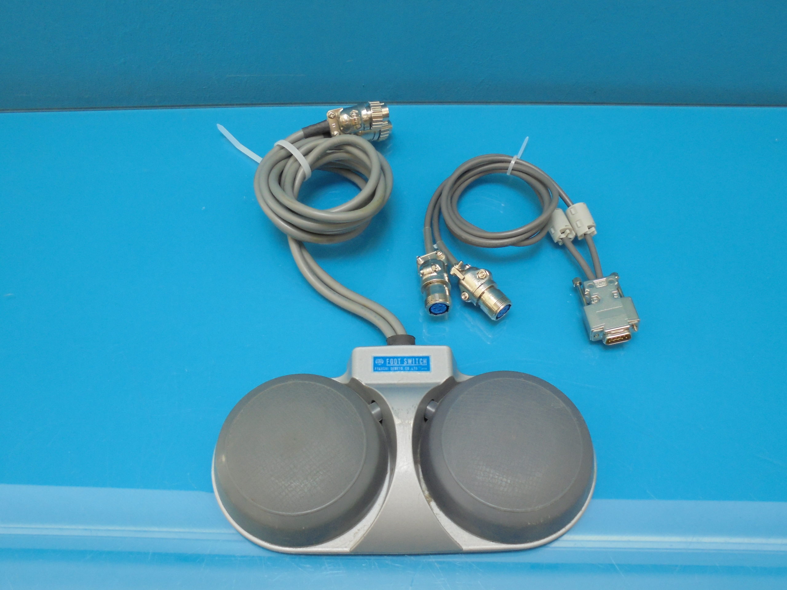 Toshiba UZFS002A Foot Switch — image 1 of 4