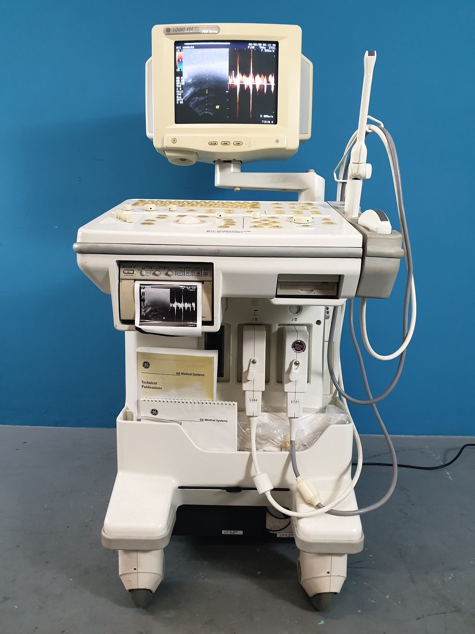 GE Logiq 400 Pro Farbdoppler mit Konvex und Endovaginal — image 1 of 8