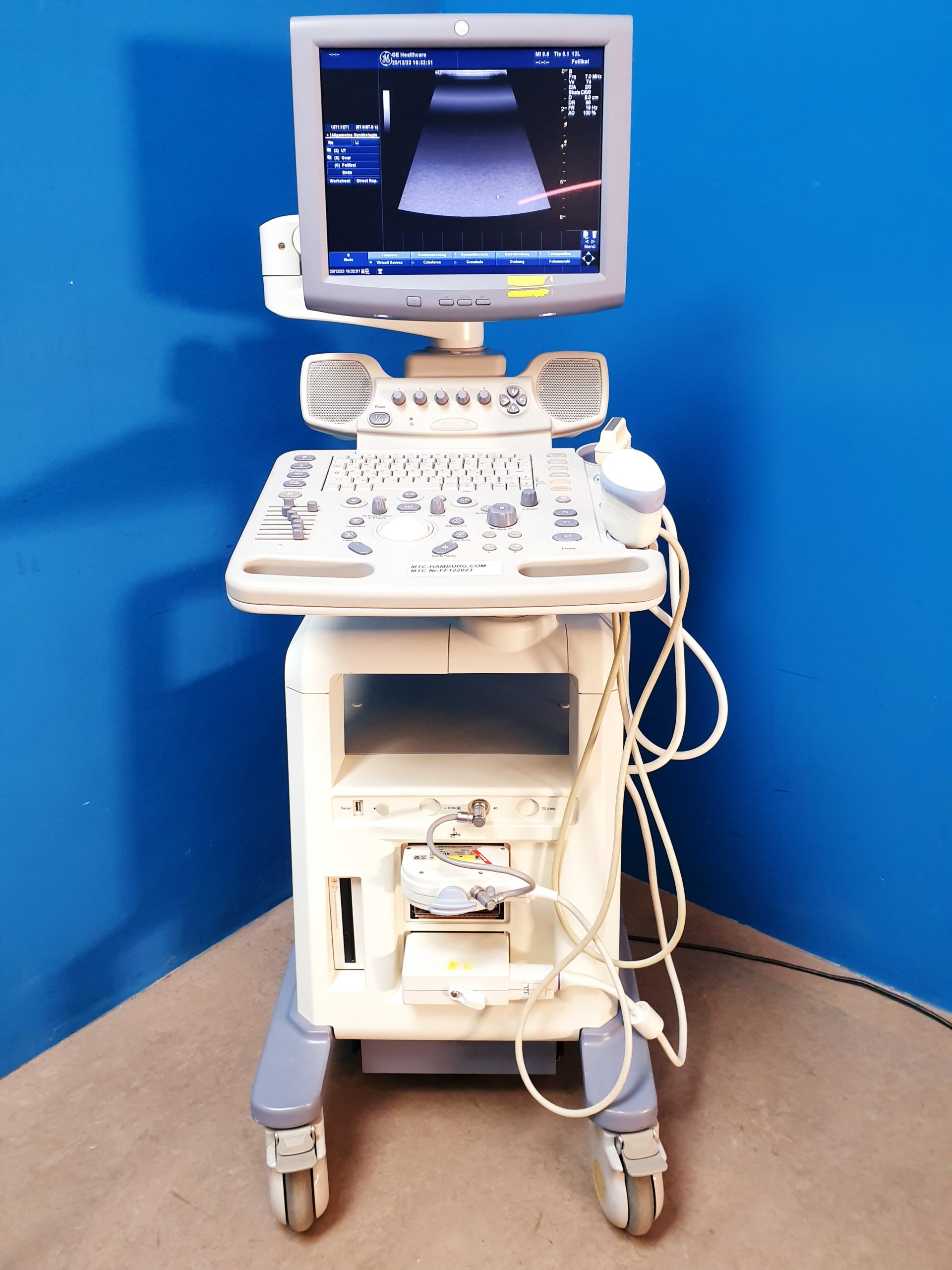 GE Logiq P5 – 4D3C-L + 12L 3D / 4D Ultraschallgerät — image 1 of 11