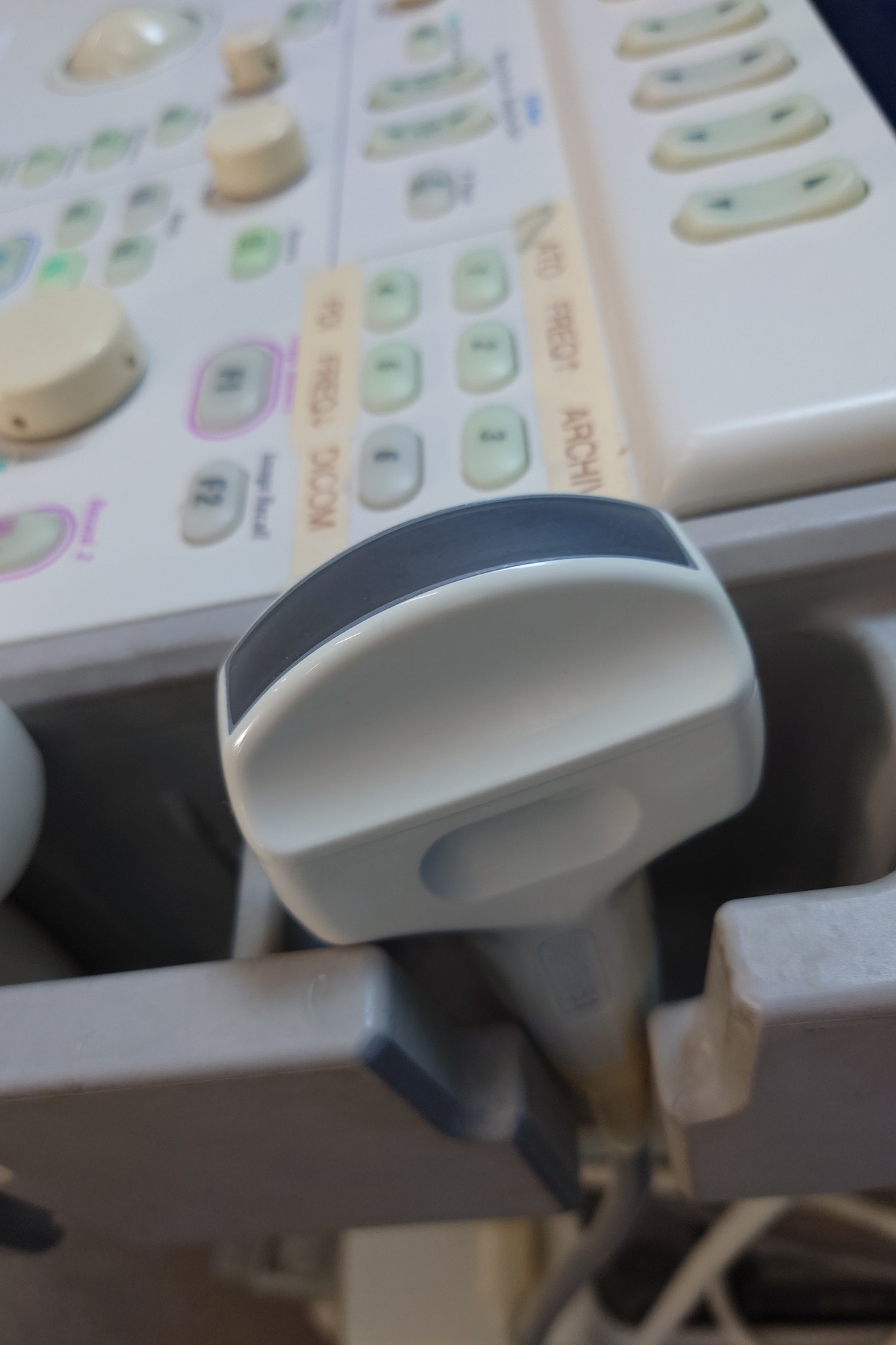 GE Logiq 500 Farbdoppler + Konvex, Linear und Mikrokonvex – C551 + L764 + C721 thumbnail 2