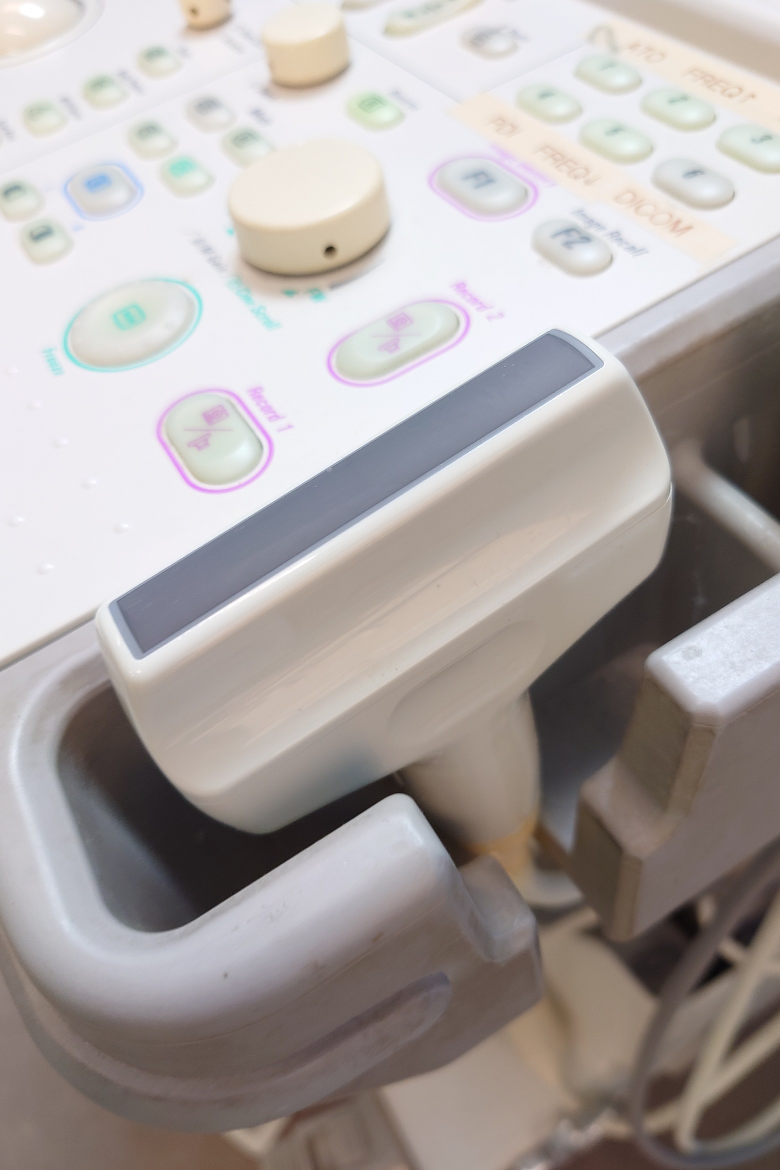 GE Logiq 500 Farbdoppler + Konvex, Linear und Mikrokonvex – C551 + L764 + C721 thumbnail 5