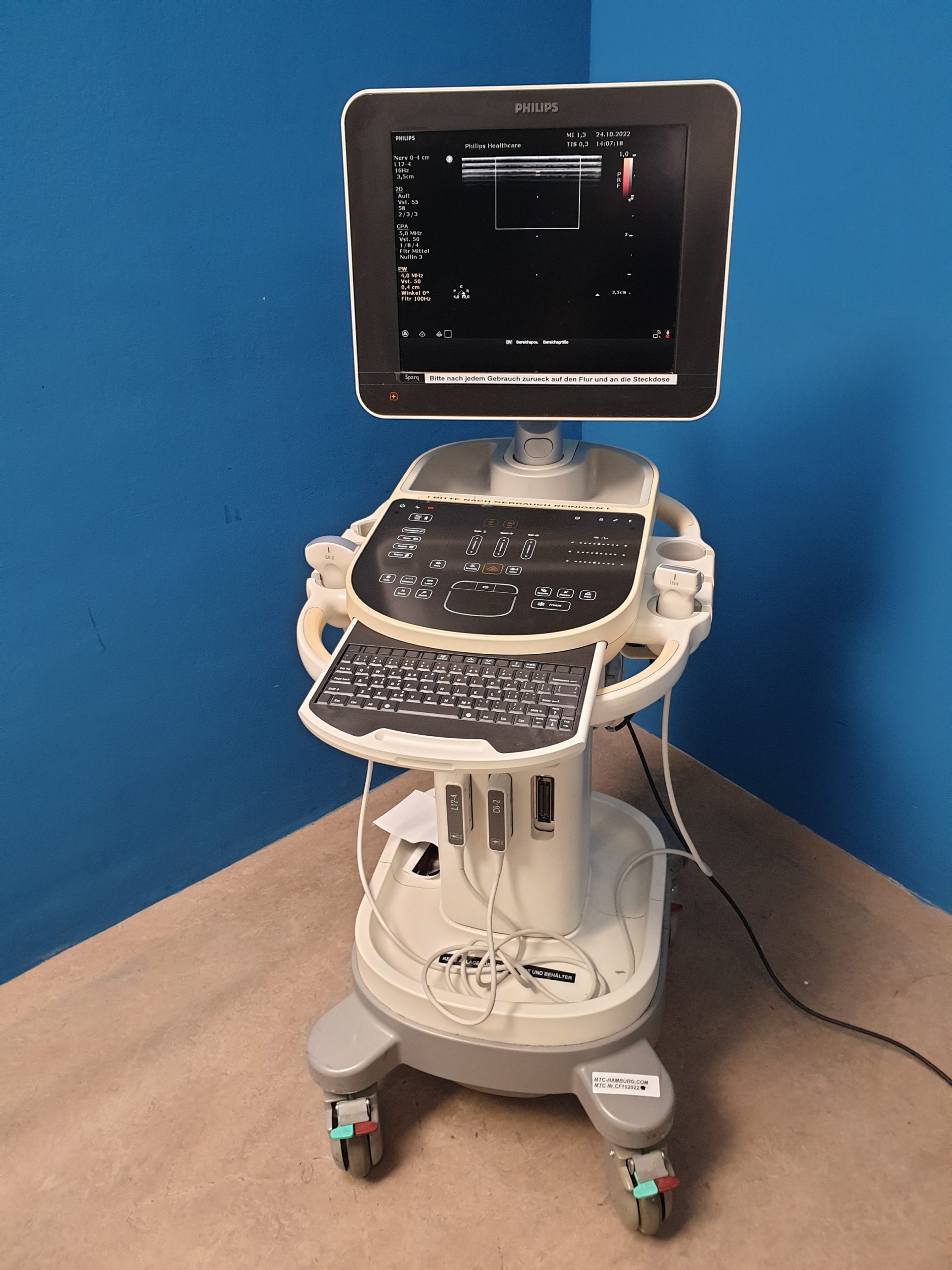 Philips Sparq mit C6-2 Konvex und L12-4 Linear Farbdoppler DOM 2013 — image 1 of 15