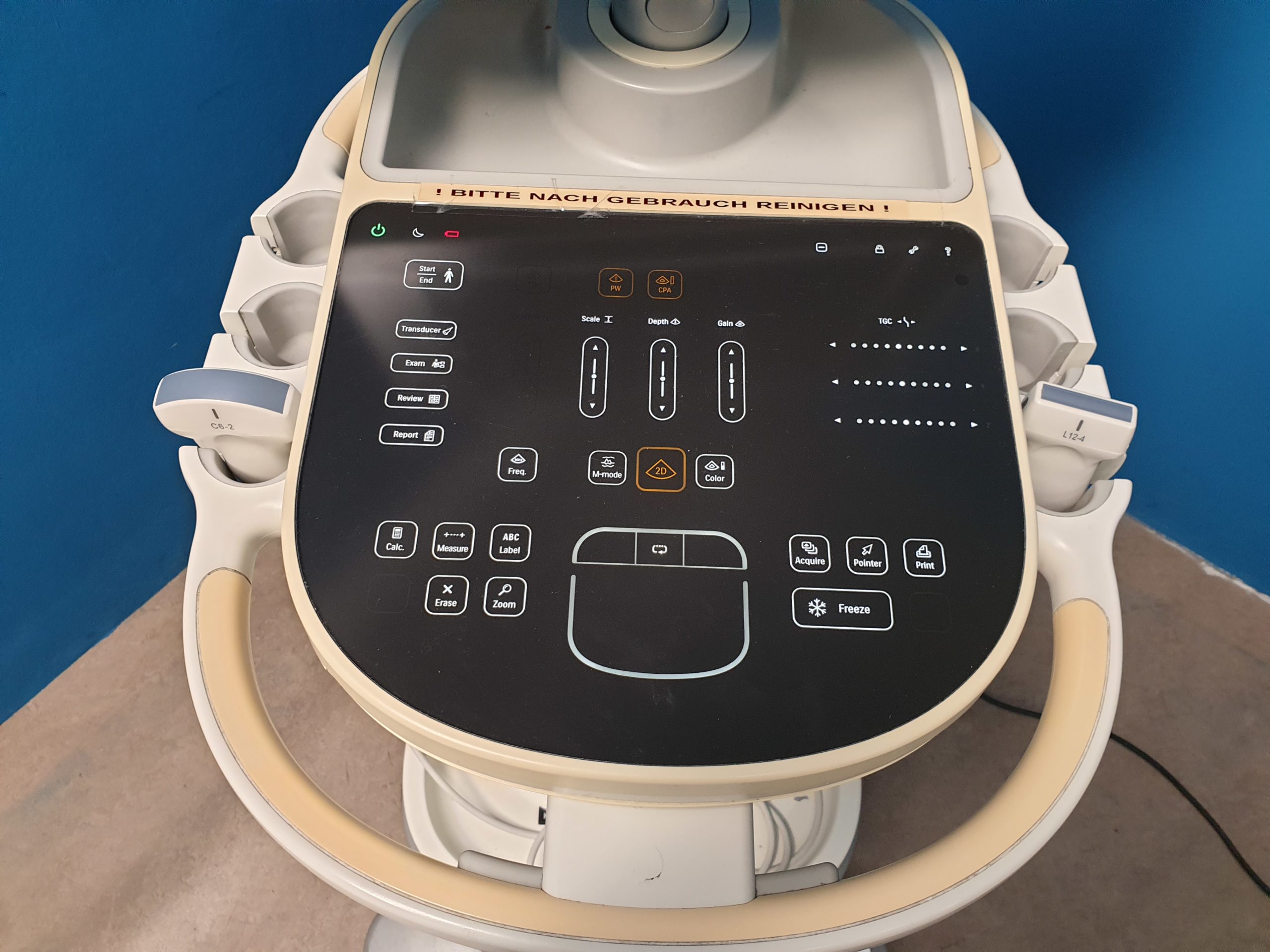 Philips Sparq mit C6-2 Konvex und L12-4 Linear Farbdoppler DOM 2013 thumbnail 2