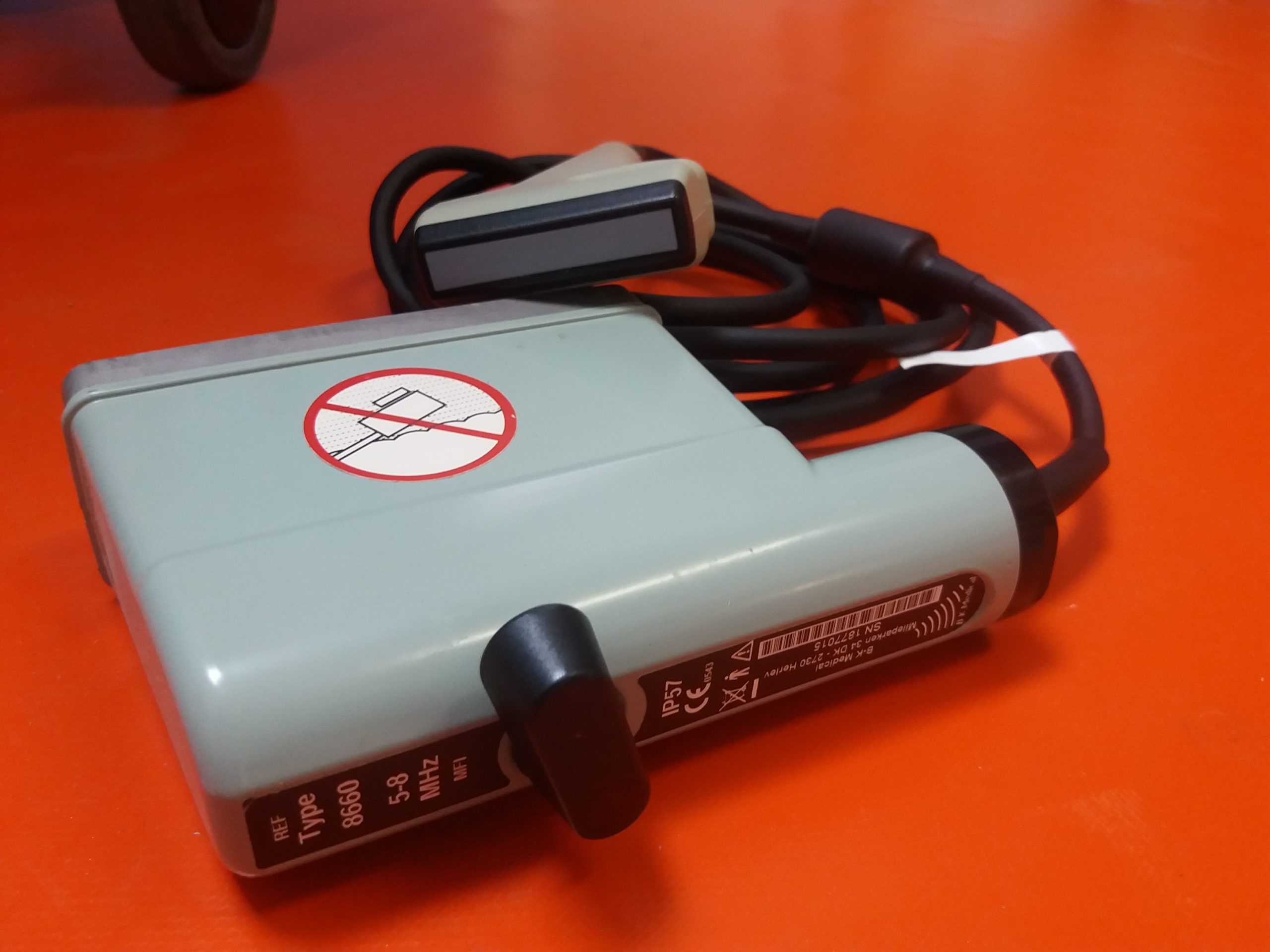 BK Medical 8660 Linear vascular transducer — image 1 of 4