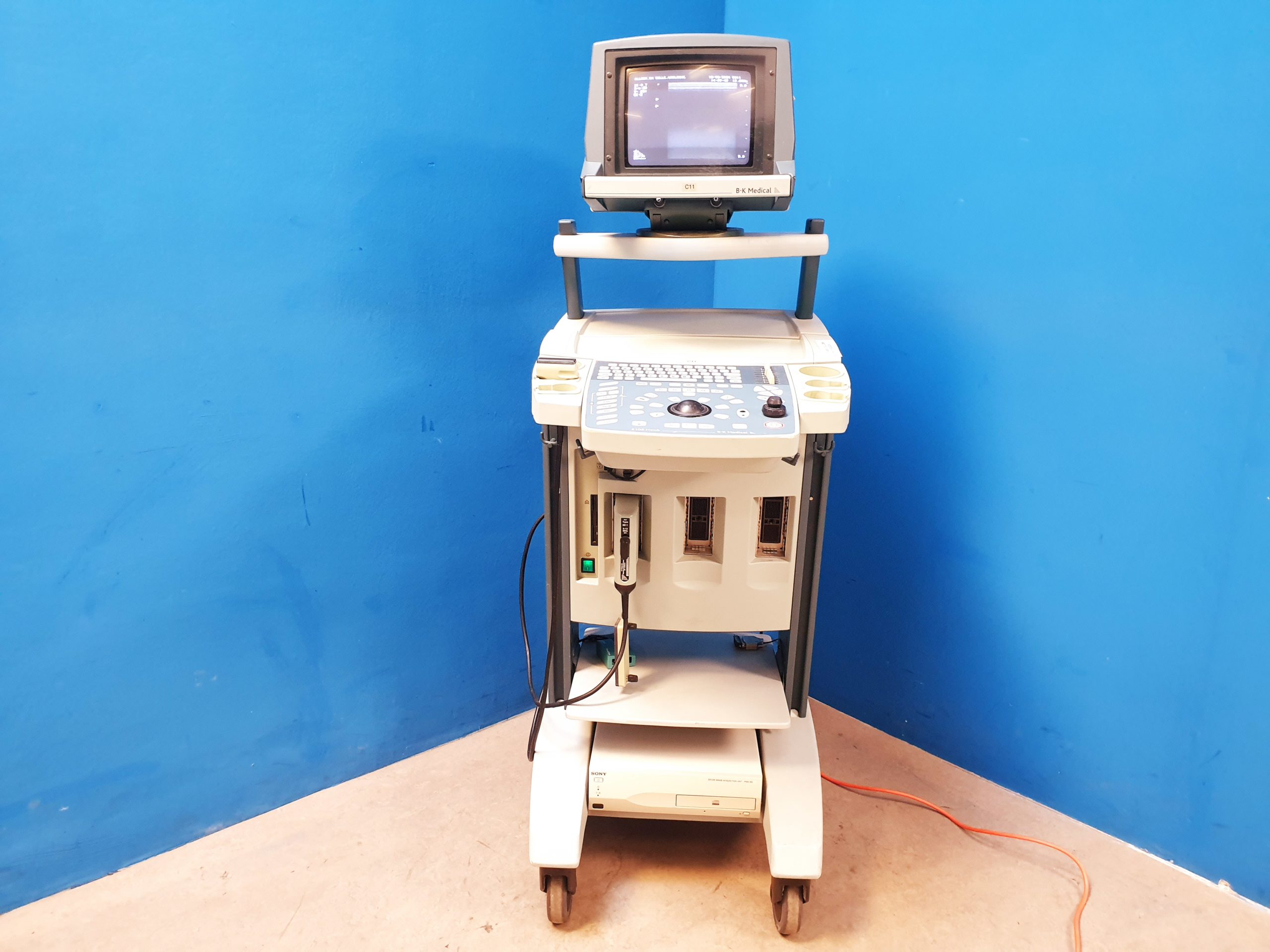 B-K Medical Ultraschallgerät Type 2102 + 8811 Linear Sonde — image 1 of 18