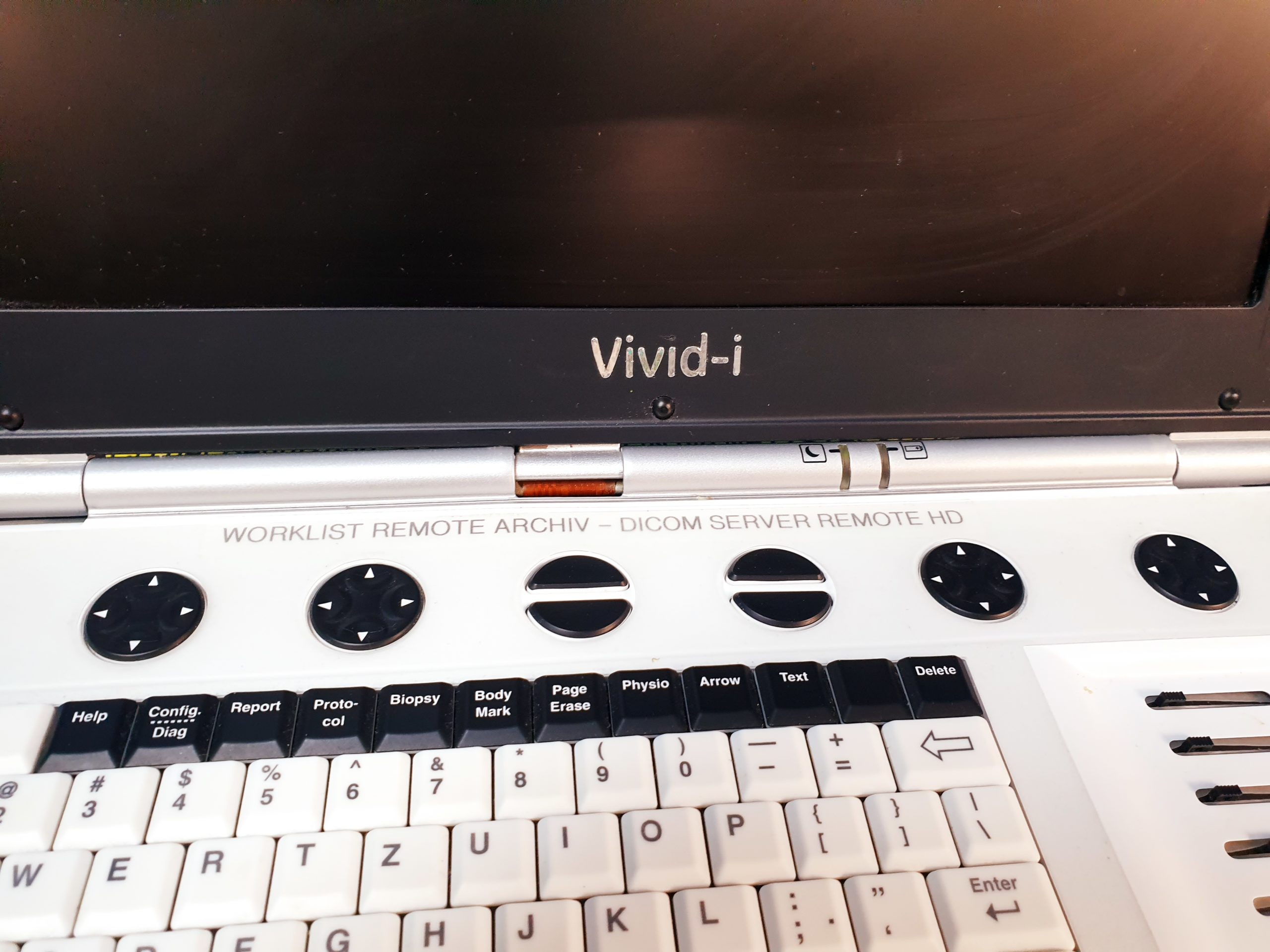 GE Vivid i Ultraschallgerät + 3S + 12S-RS mit 2x Sonden Software Version 2.0.16 auf GE Vivid i Trolley thumbnail 14