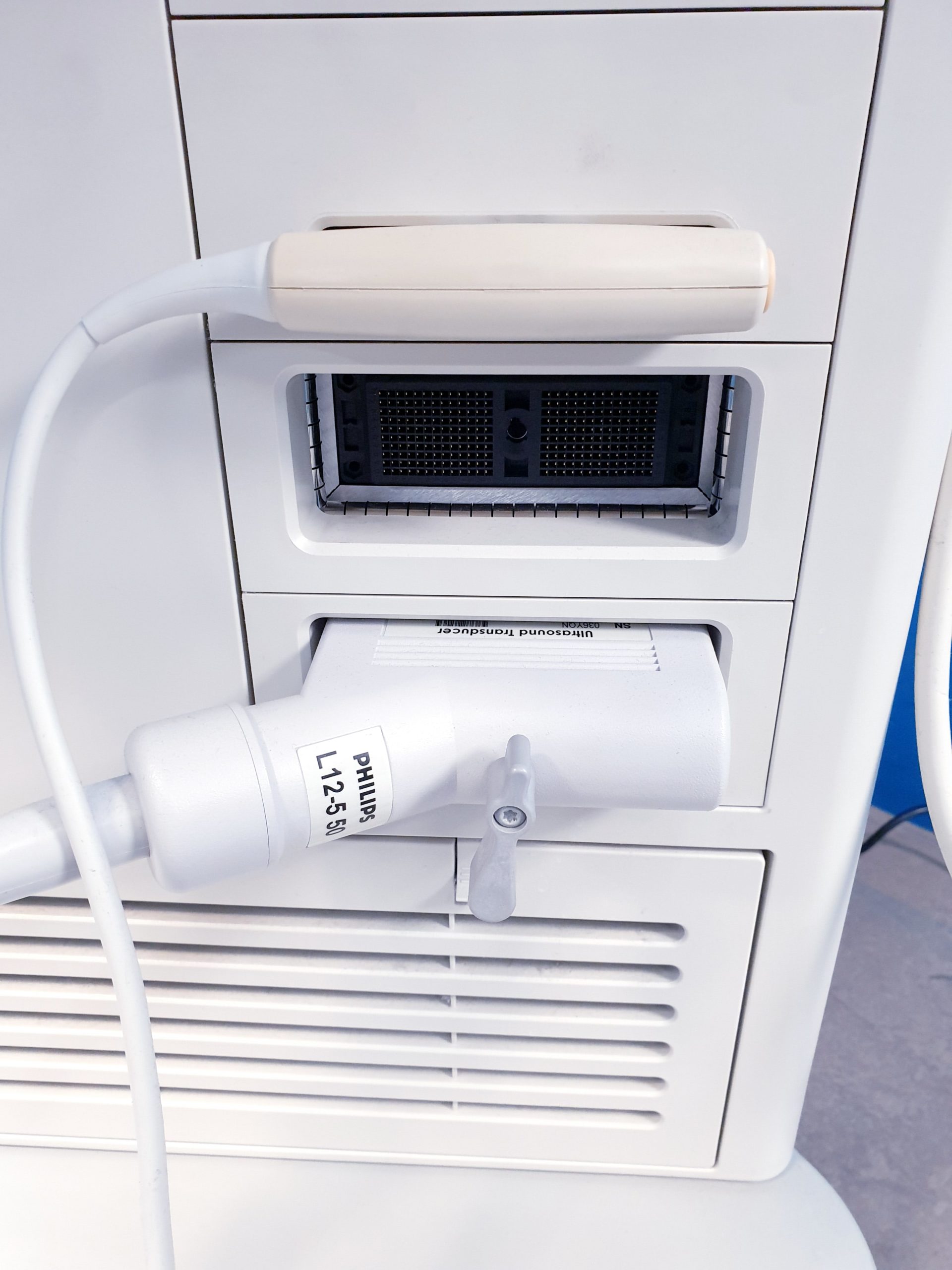 Philips HD 7XE – L12-5 50 Linear + C5-2 Konvex Sonde + Printer — image 1 of 14