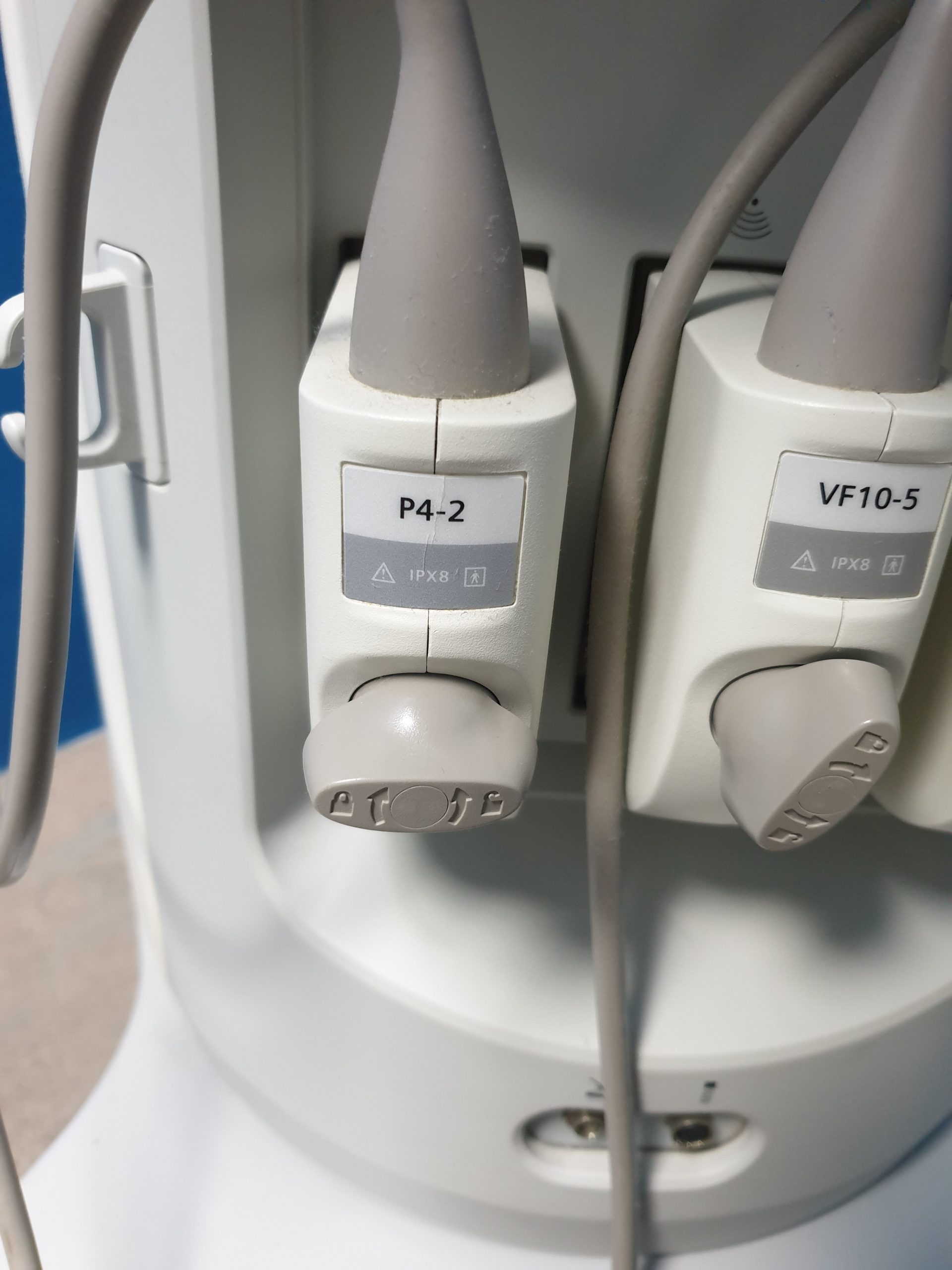 SIEMENS X300 // X 300 CH5-2 + P4-2 Sonden + VF10-5 Linear – Konvex + Echo + Linear – Kardiomaschine DOM 2009 thumbnail 7
