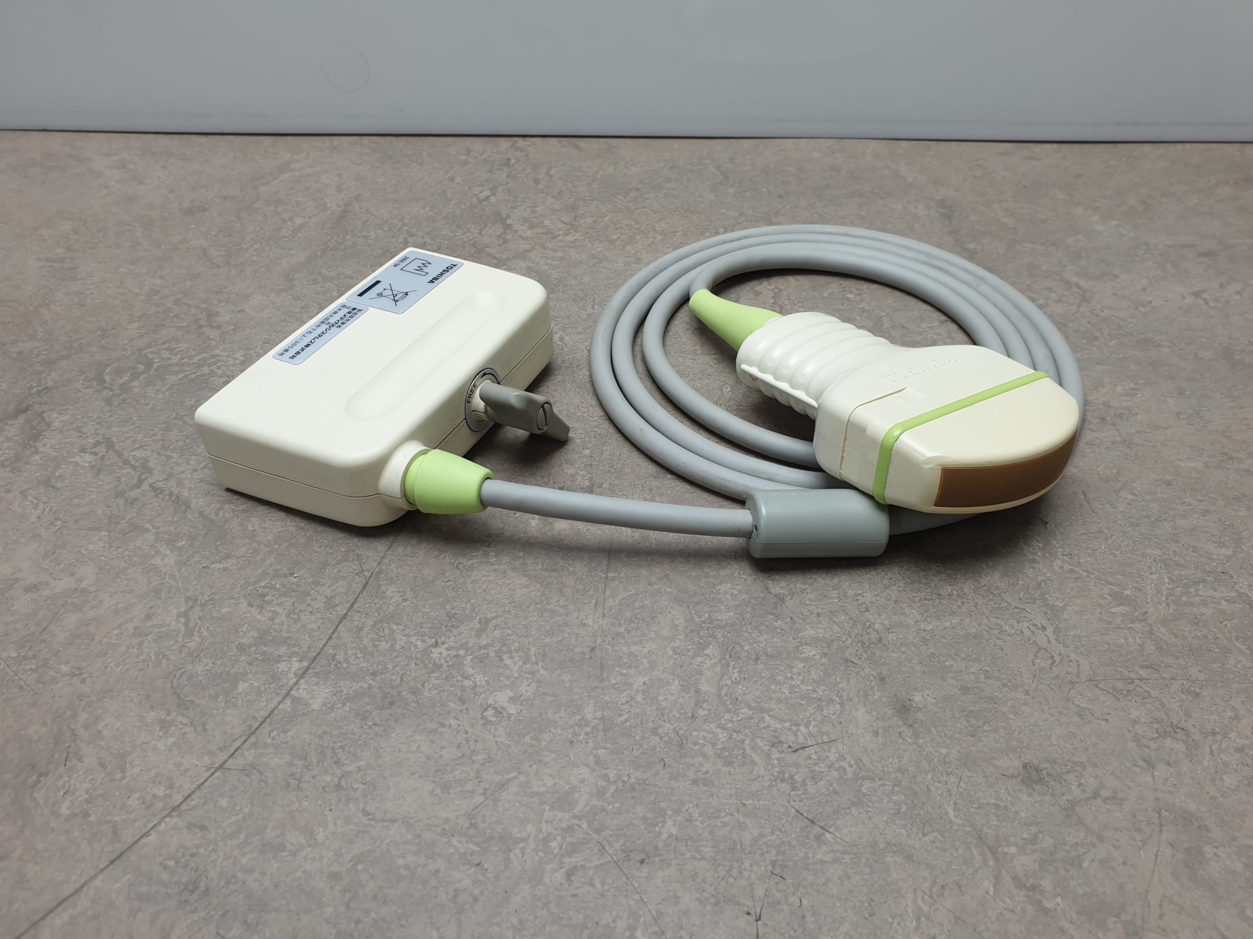 Toshiba PVM- 375AT Convex Ultraschallsonde Transducer — image 1 of 8