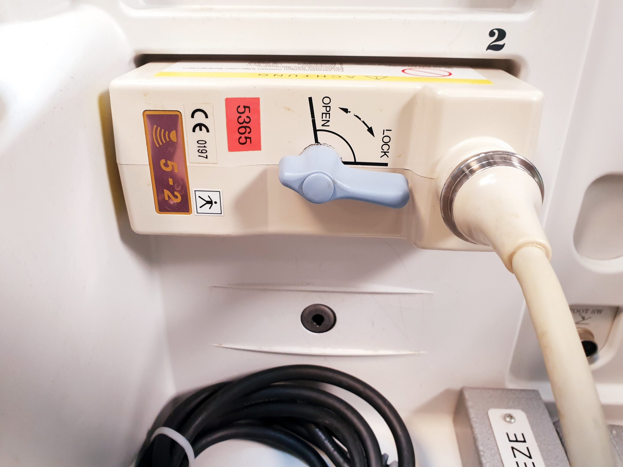 Hitachi EUP-B514 Intraoperative-Sonde Through-Crystal Biopsy Probe thumbnail 2