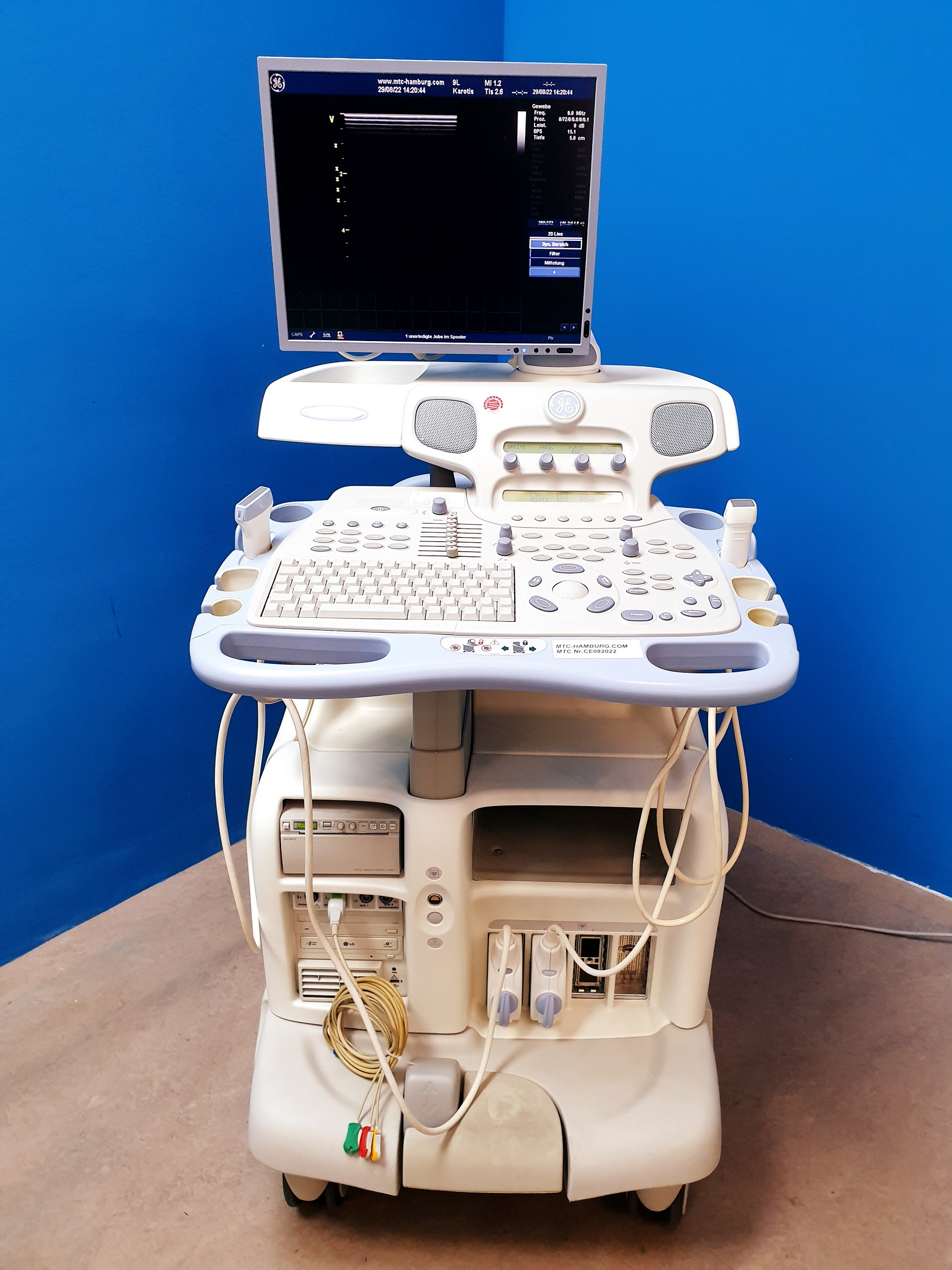 GE Vivid 7 Dimension mit GE M4S Echo Kardio Sonde und 9L Linear SW: 2.0.8 Application SW: 6.1.5 — image 1 of 12