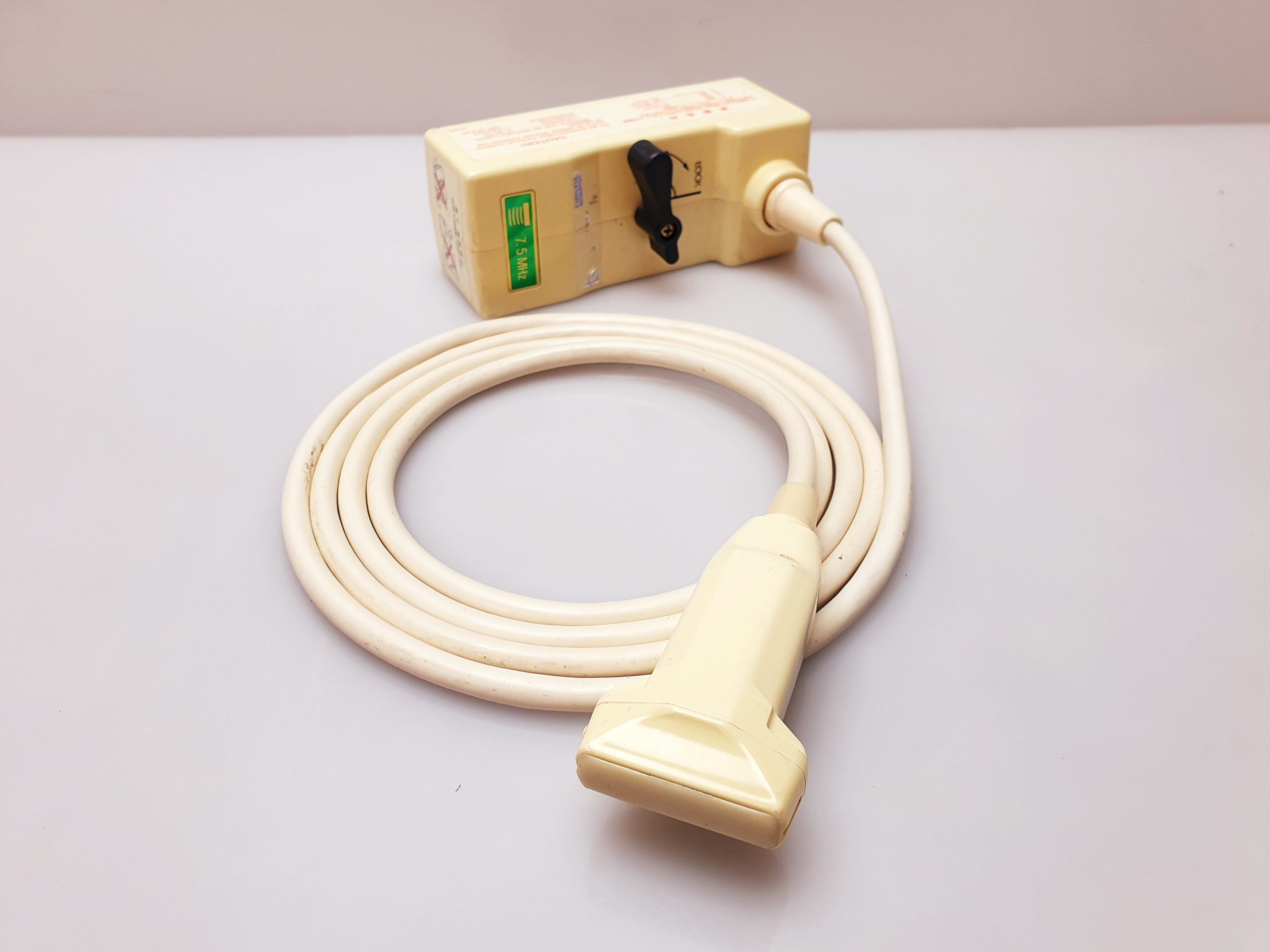 Hitachi EUP-L33ST Linear 7.5 – 5 MHz Schilddrüse Mamma Small Part — image 1 of 8