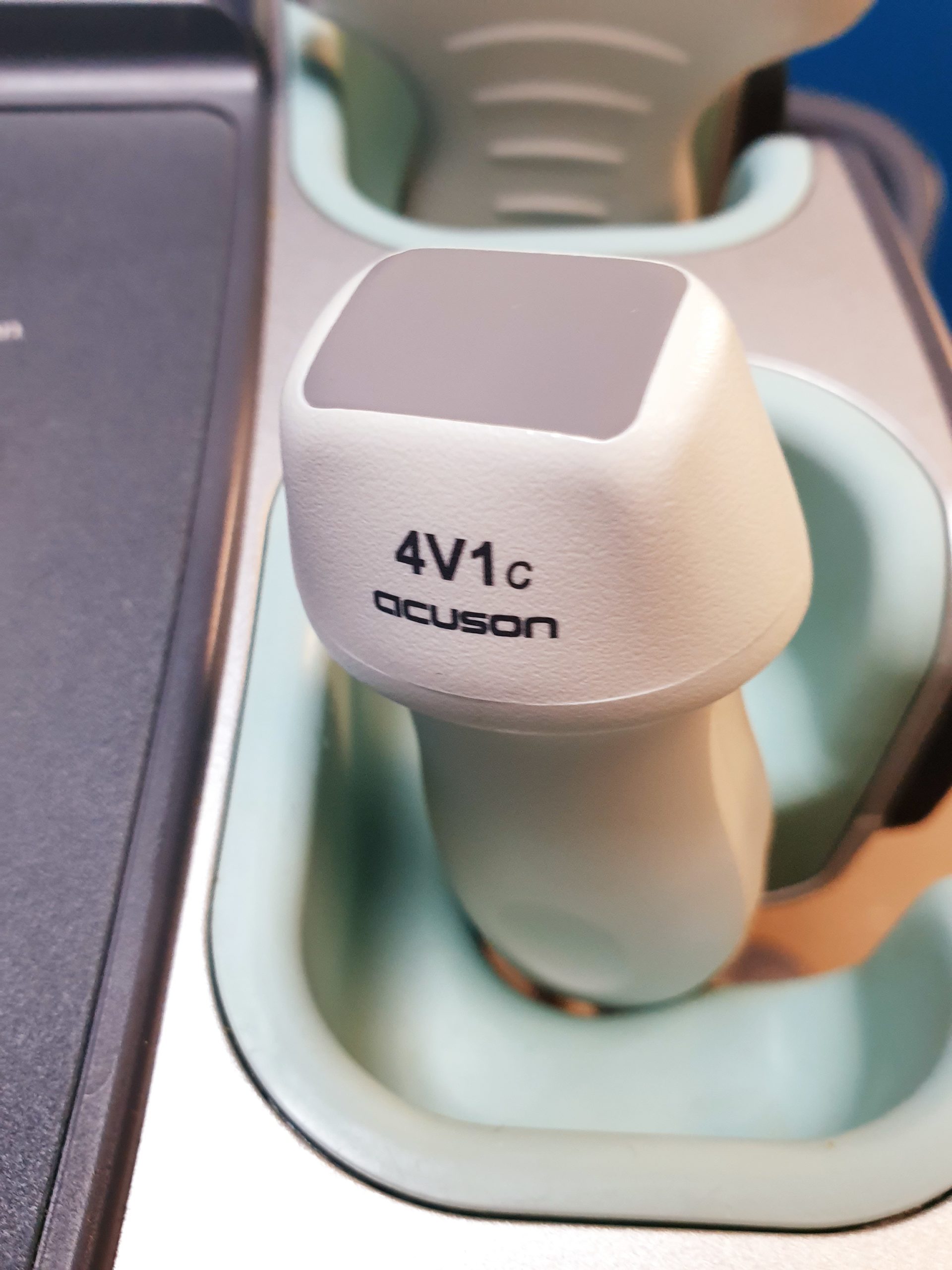 Siemens Acuson X700 Farbdoppler + 6C2 + 4V1c Echo thumbnail 5