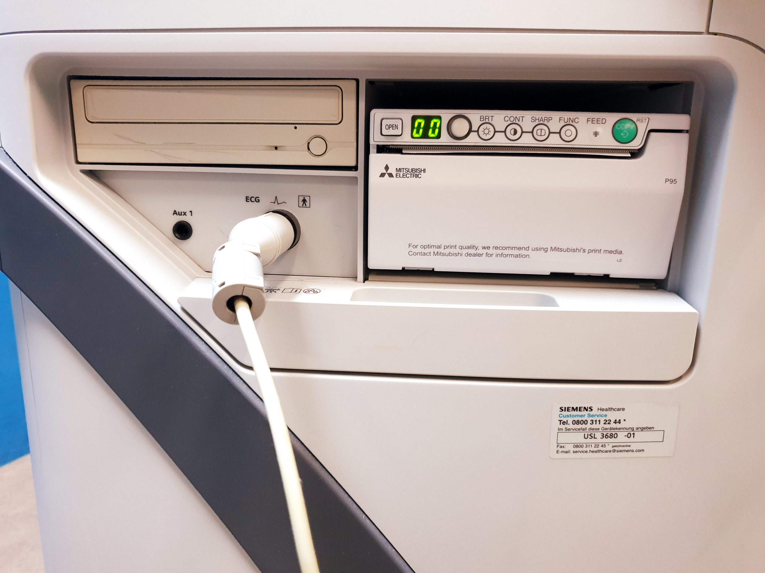 Siemens Acuson X700 Farbdoppler + 6C2 + 4V1c Echo thumbnail 8
